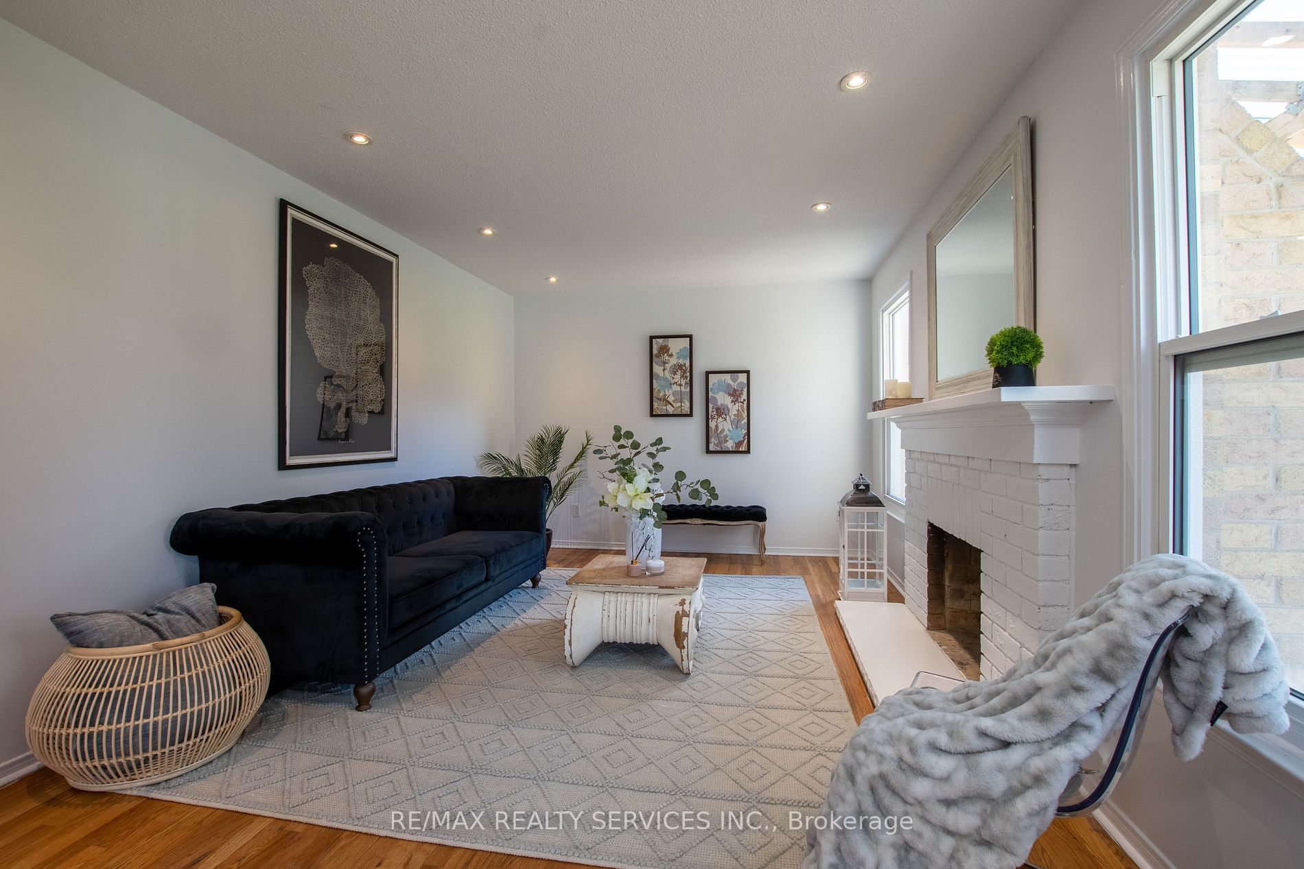 10 Nuttall St