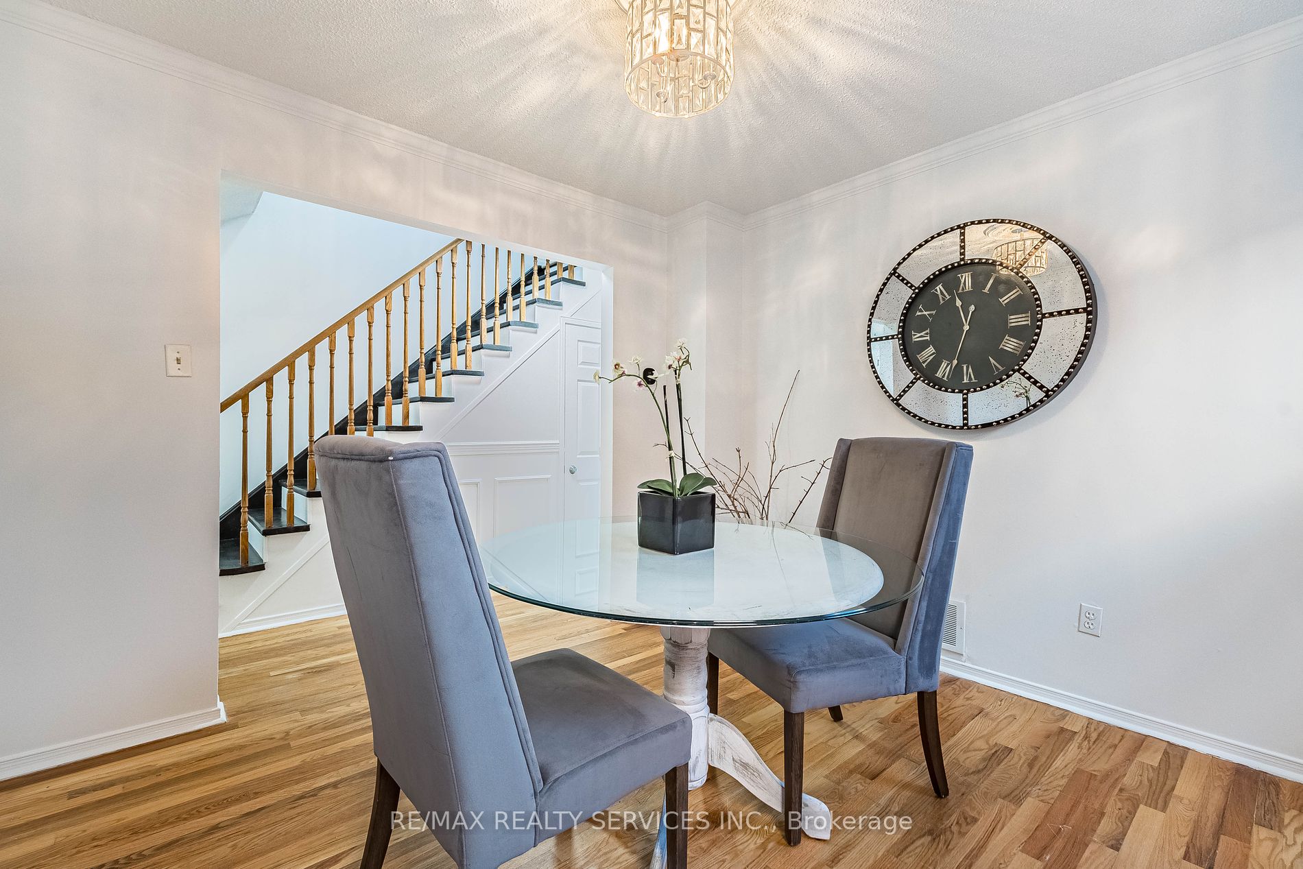 10 Nuttall St