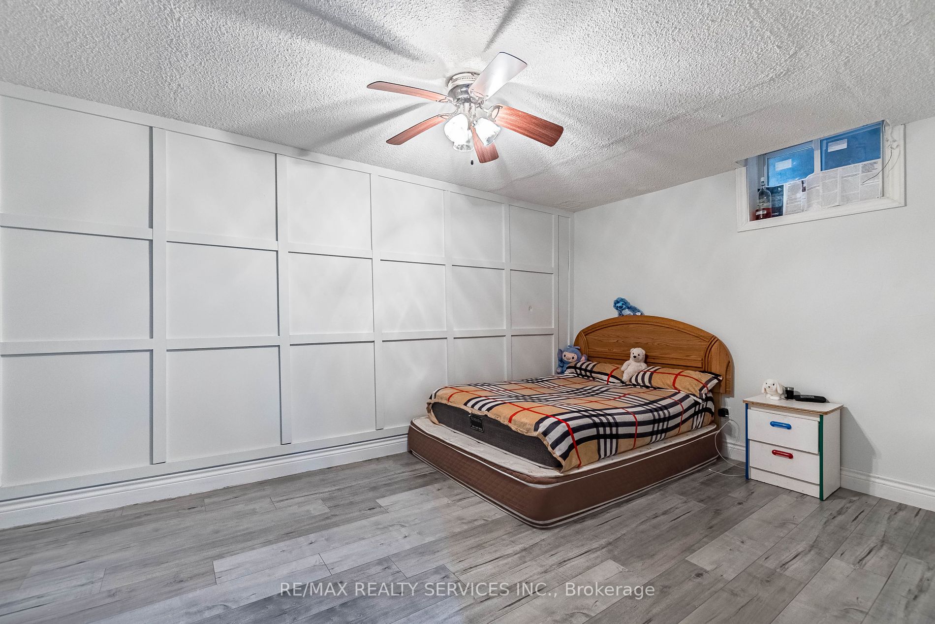 10 Nuttall St