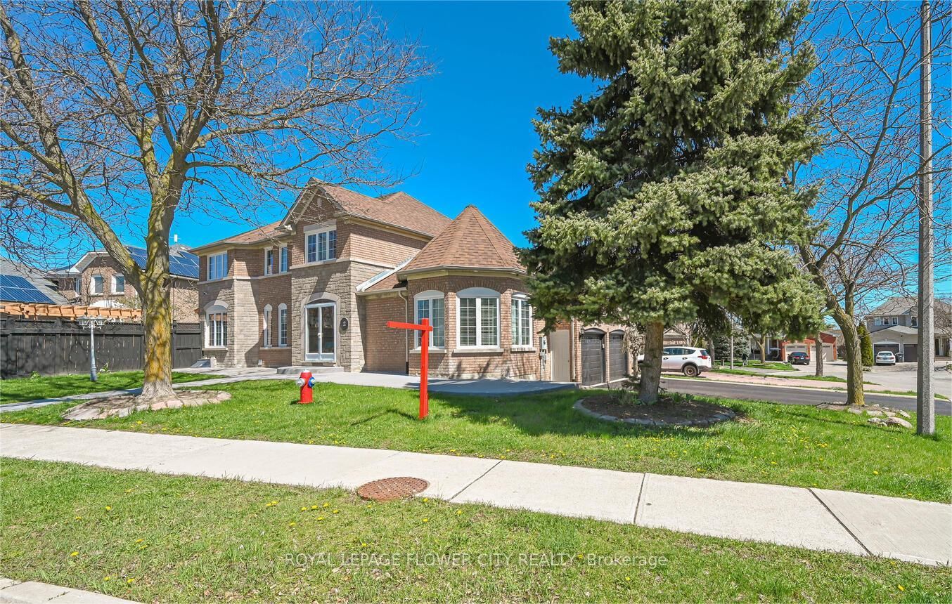 2 Black Hills Crt