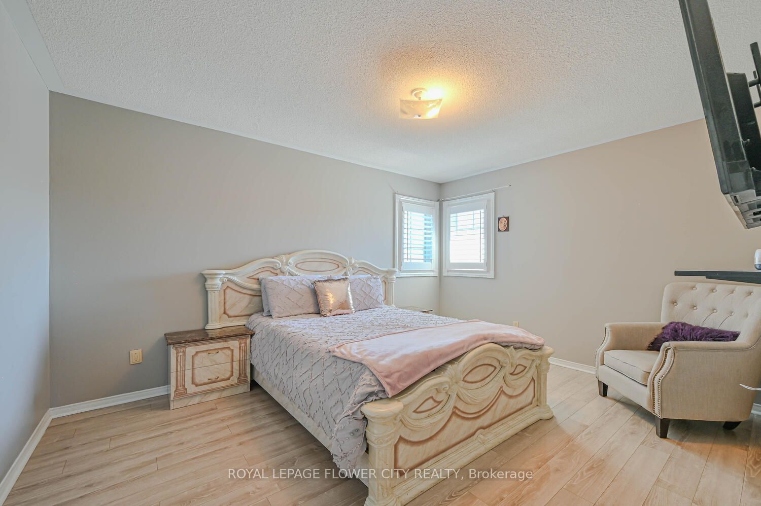 2 Black Hills Crt