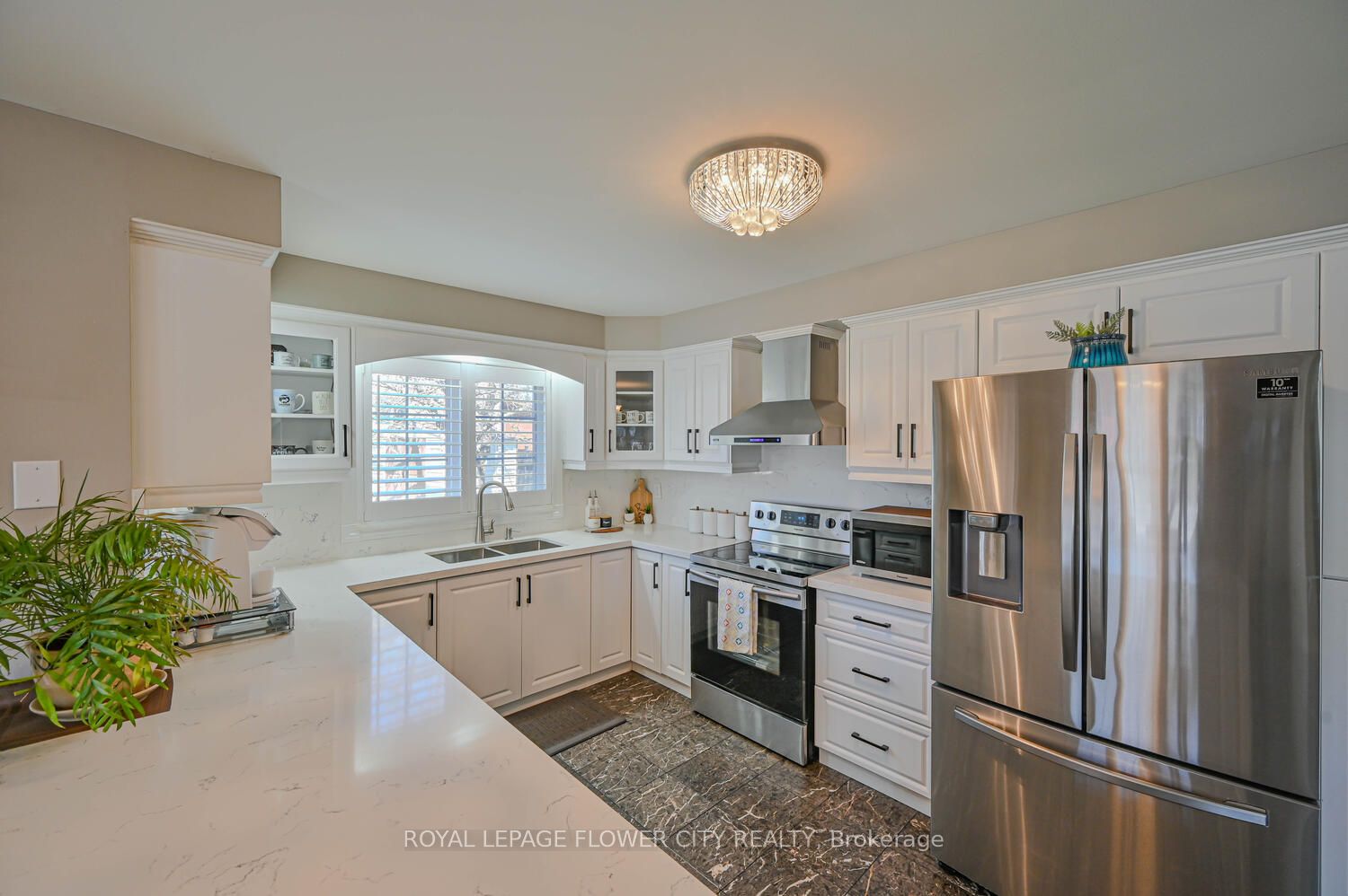 2 Black Hills Crt