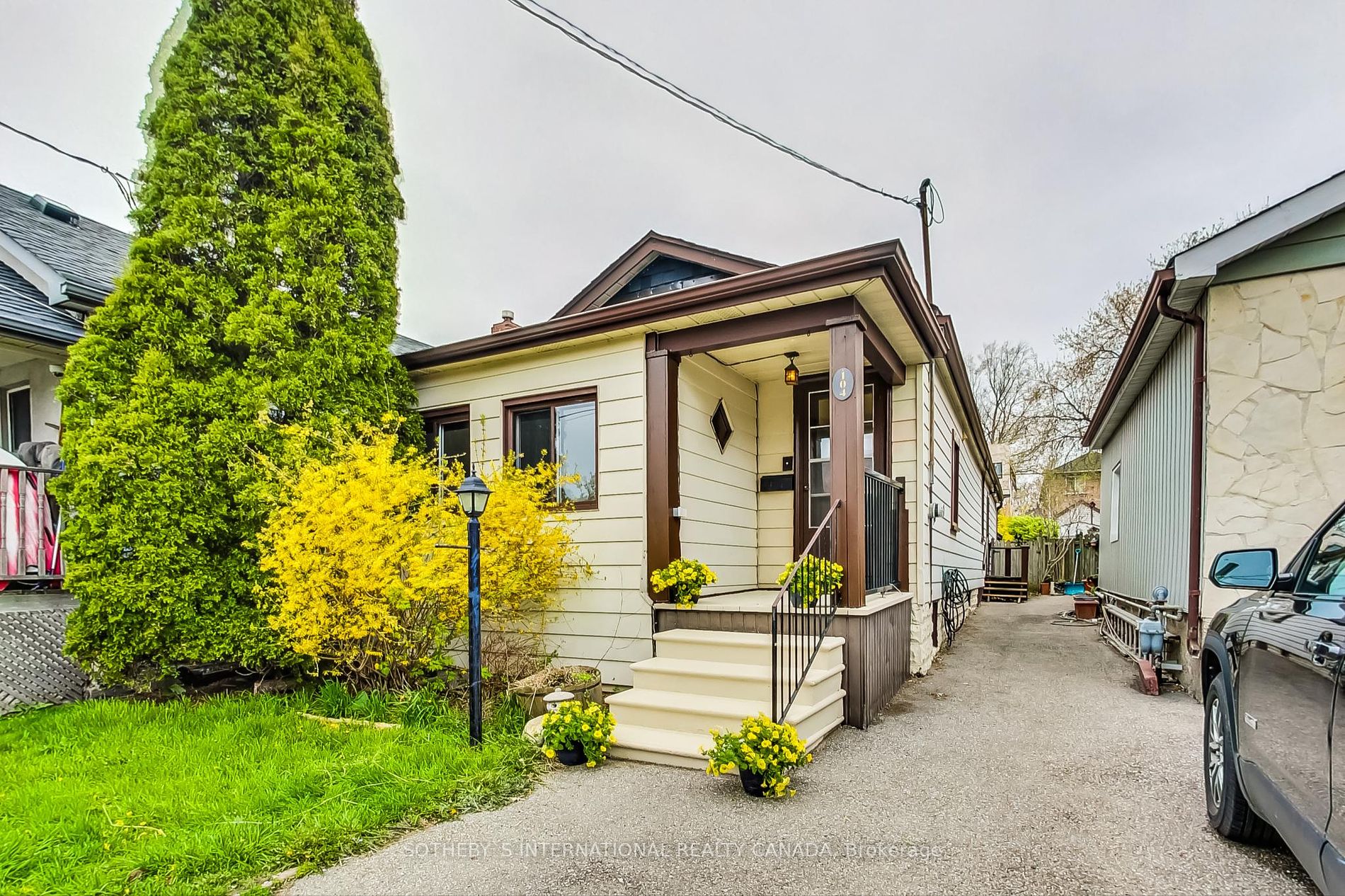 104 Newcastle St