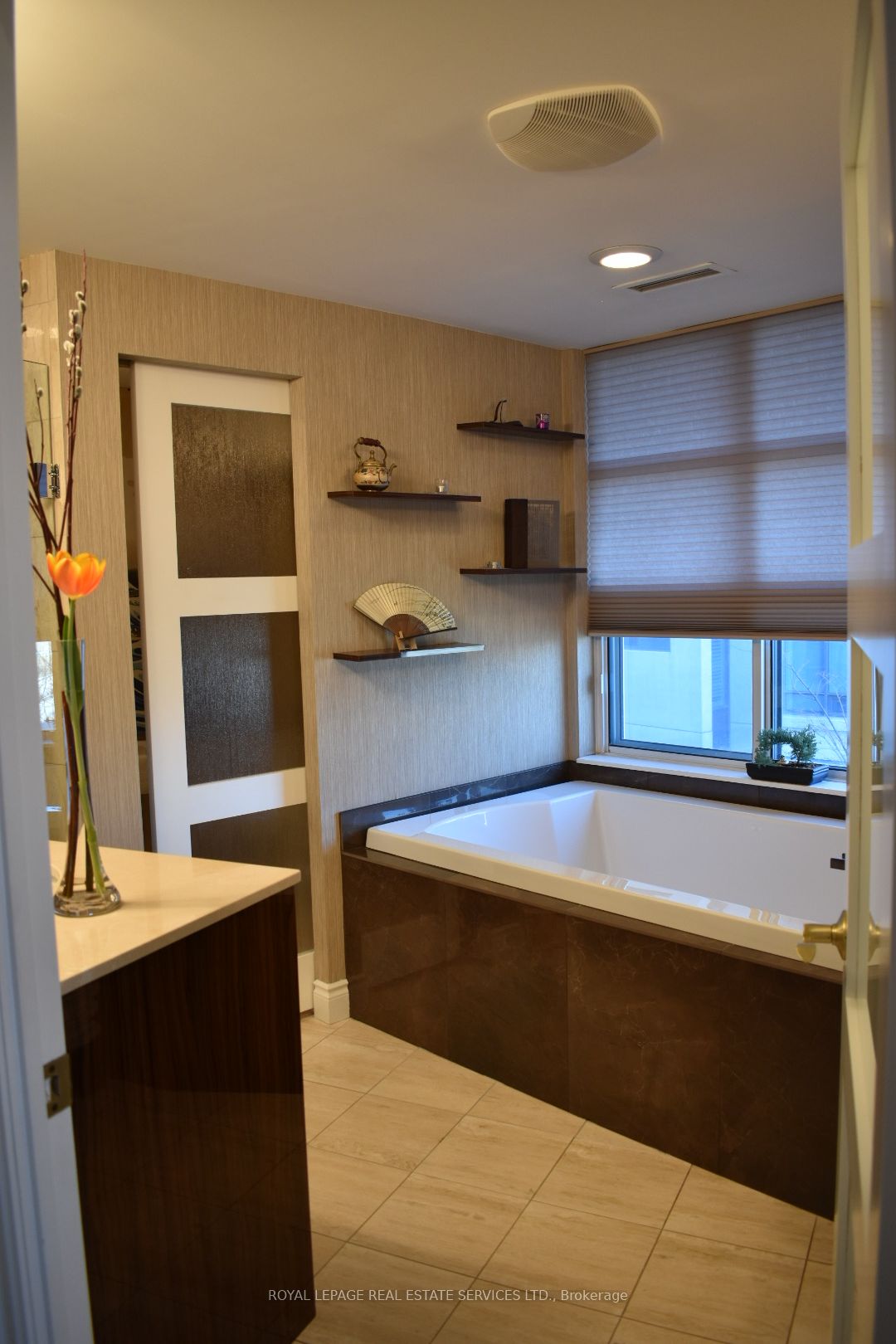 2111 Lake Shore Boulevard W #116