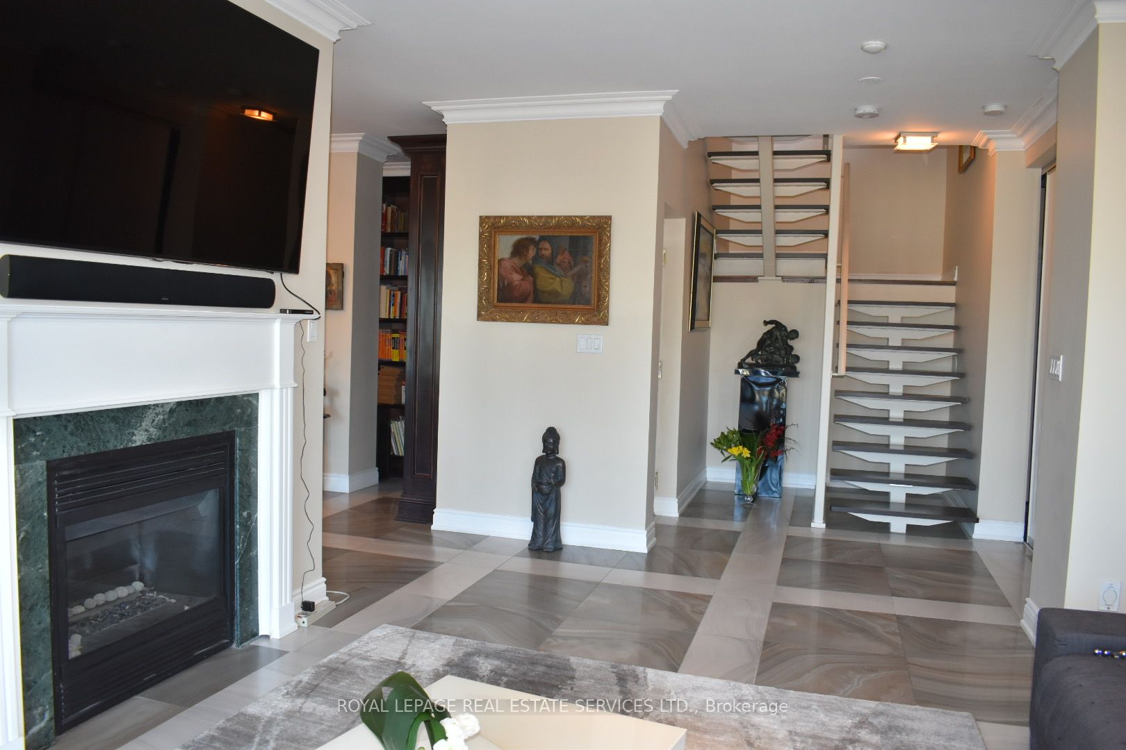 2111 Lake Shore Boulevard W #116