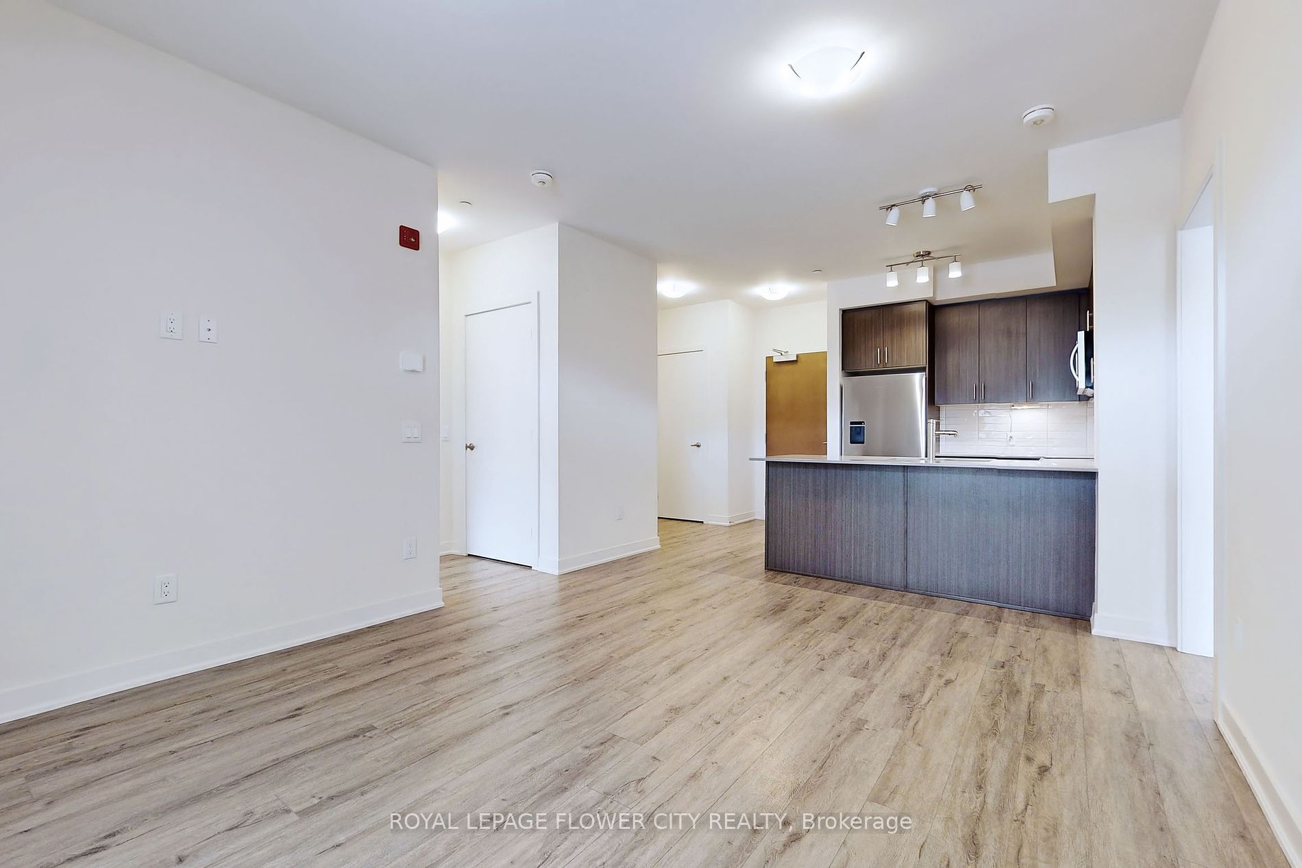 320 Plains Rd, #106