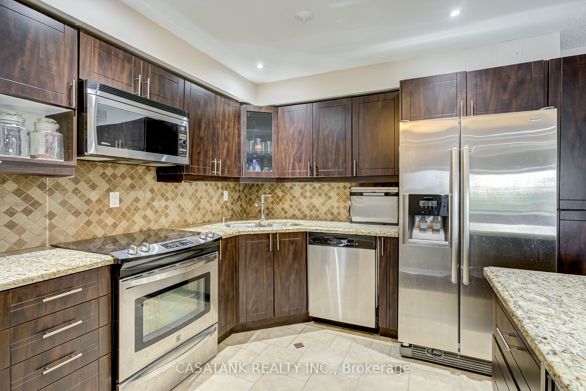 211 Forum Dr, #210A