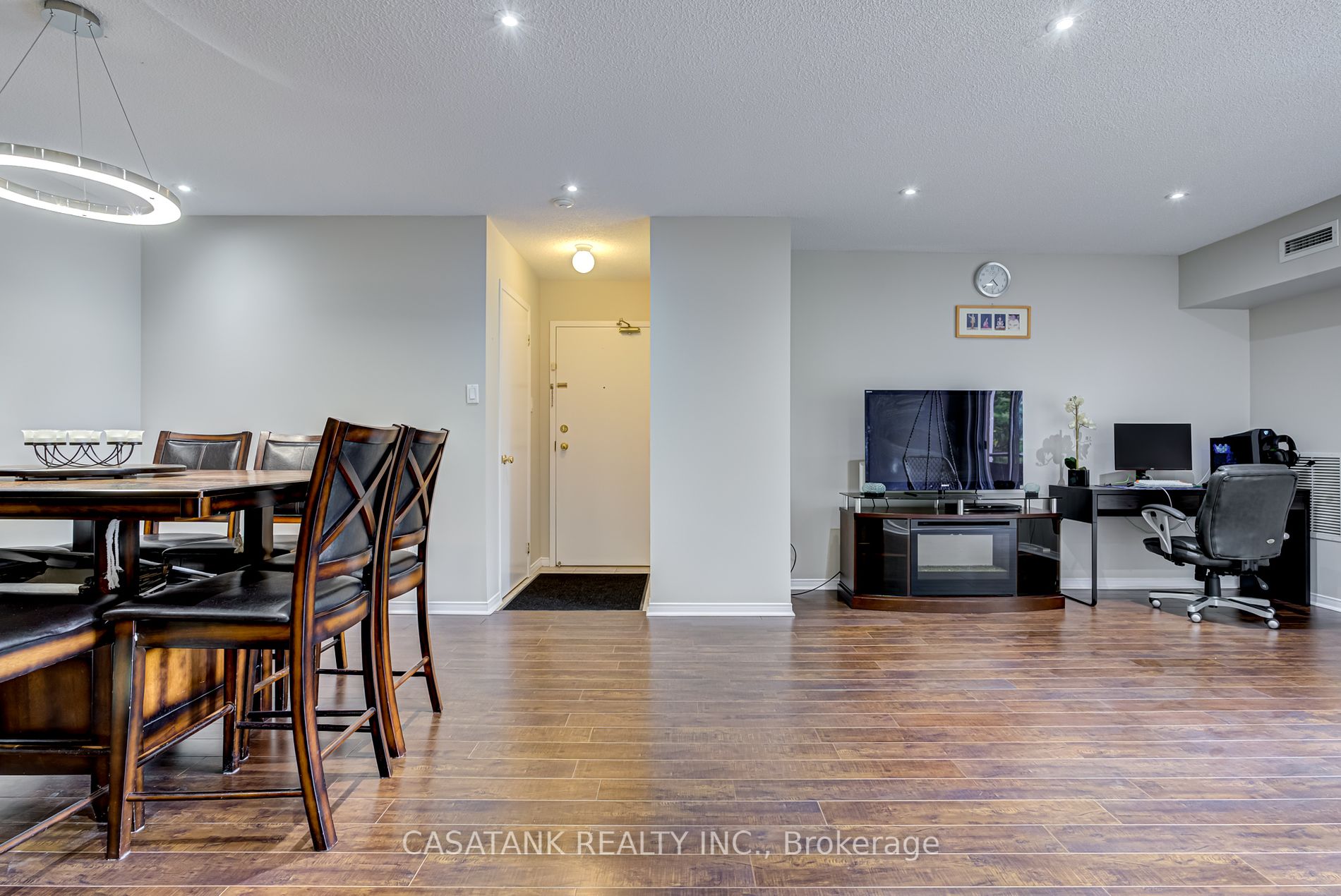 211 Forum Dr, #210A