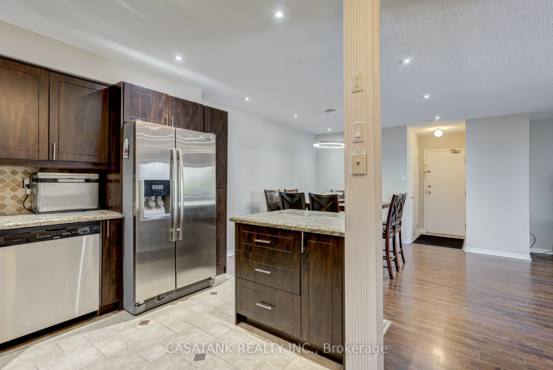 211 Forum Dr, #210A