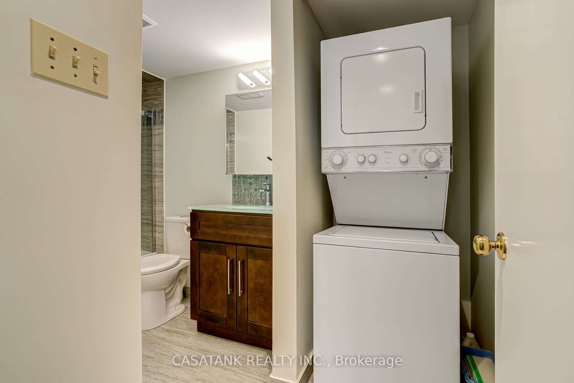 211 Forum Dr, #210A