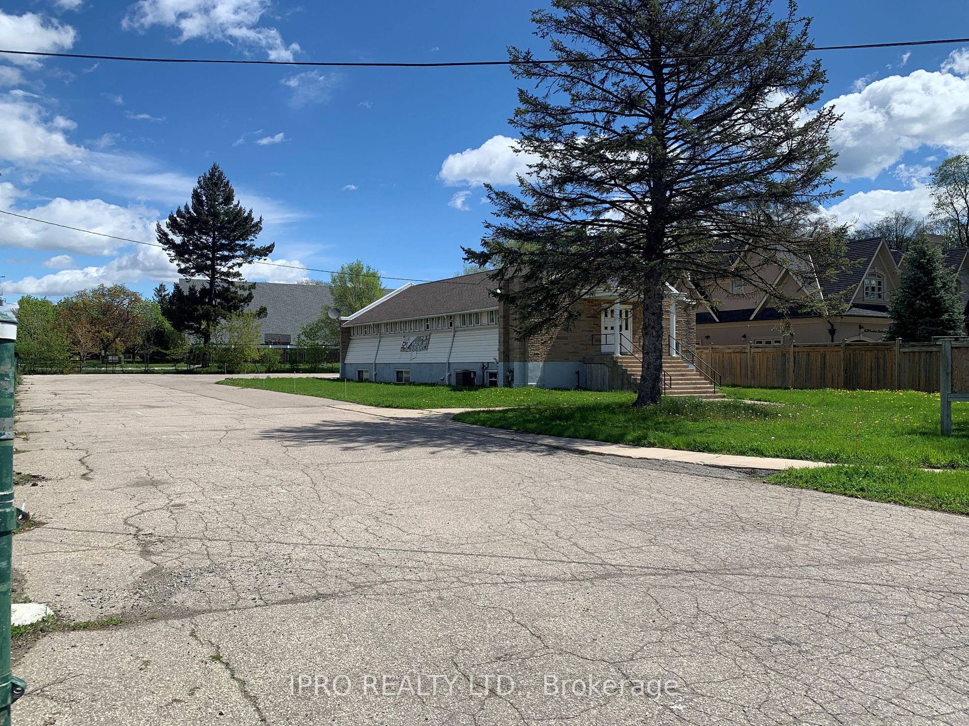 1649 Crediton Parkway