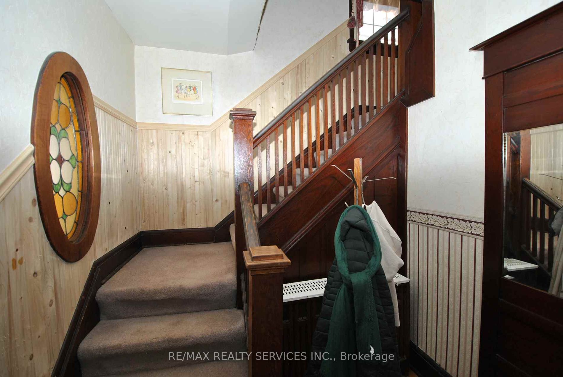 6 Elizabeth St S