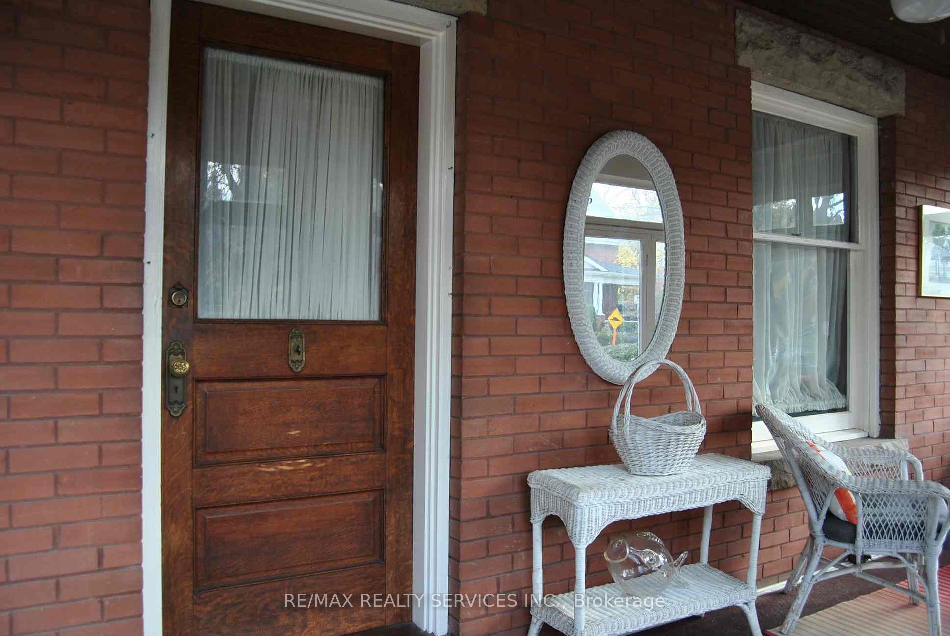 6 Elizabeth St S