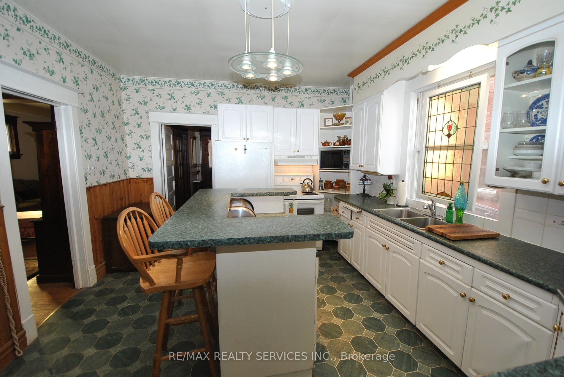 6 Elizabeth St S