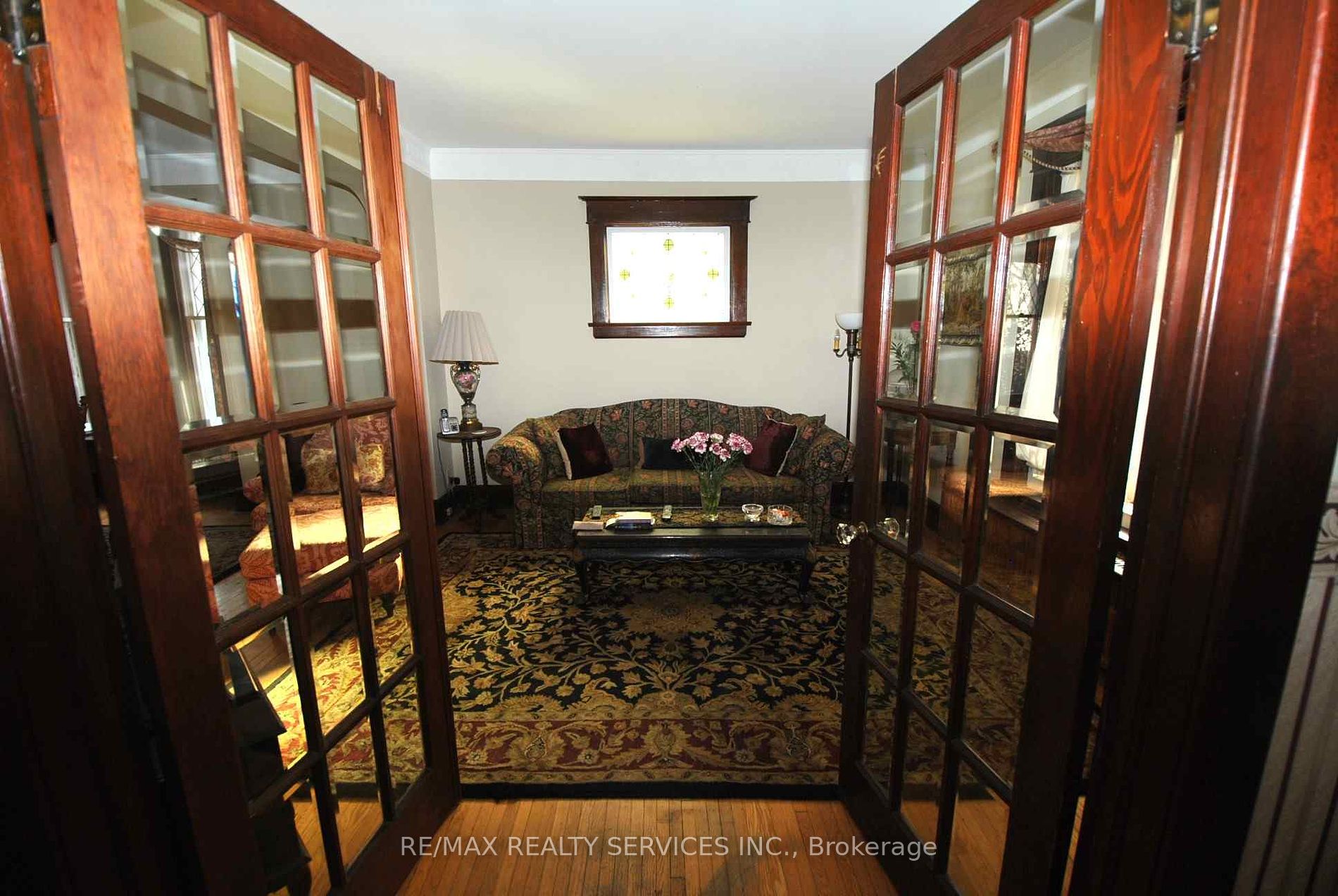 6 Elizabeth St S