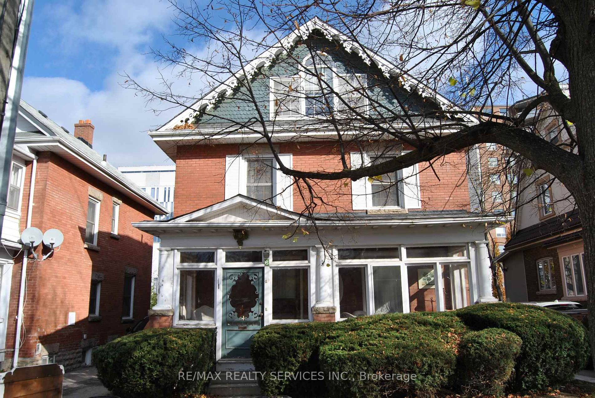 6 Elizabeth St S