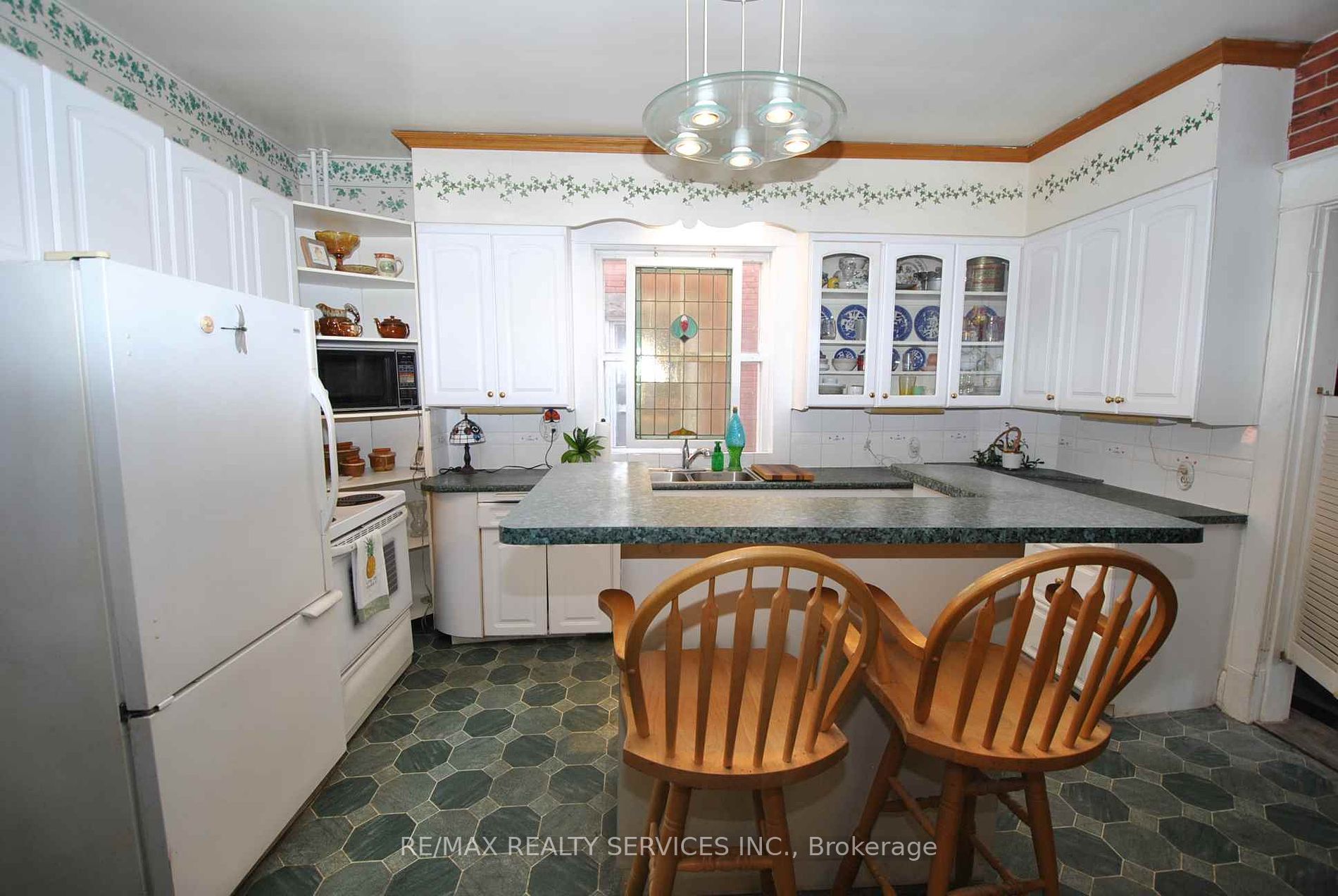 6 Elizabeth St S