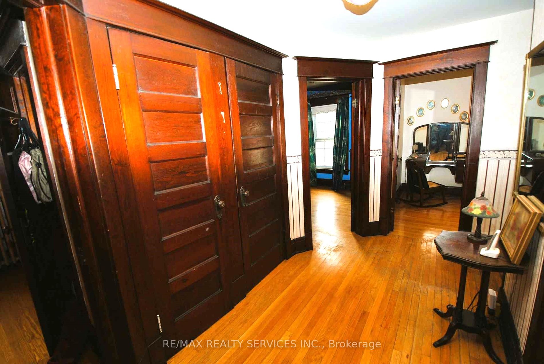 6 Elizabeth St S