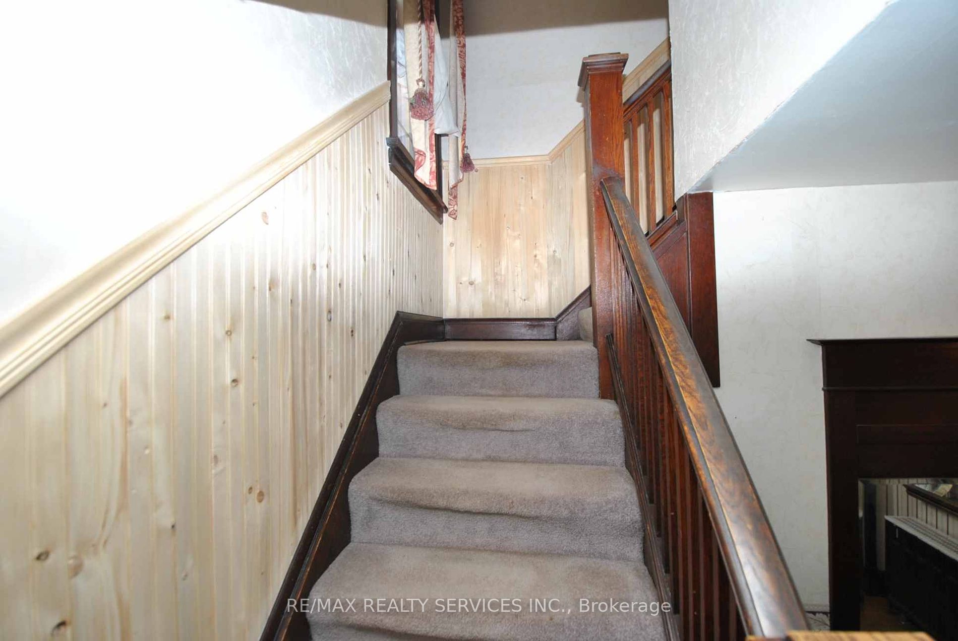 6 Elizabeth St S