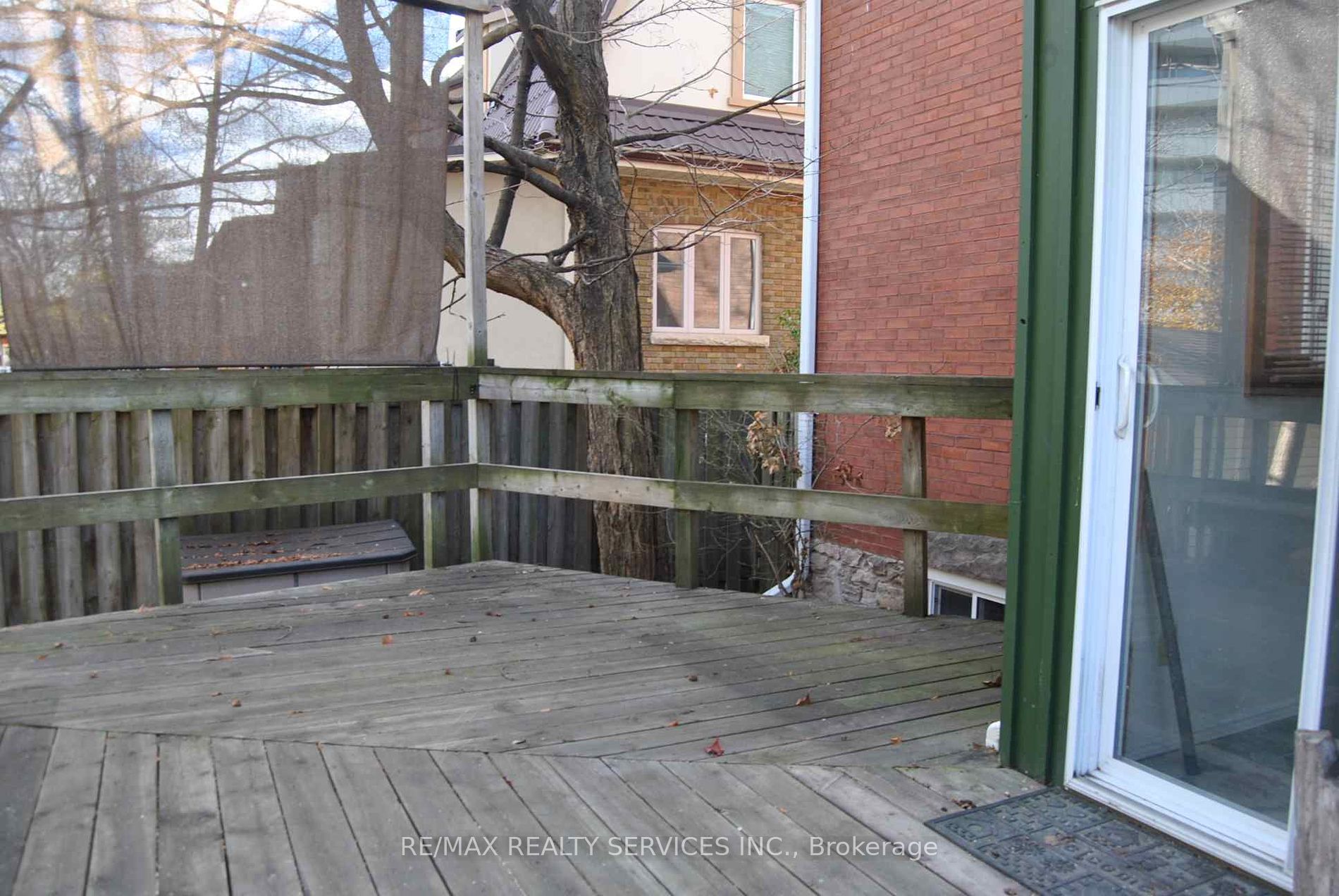 6 Elizabeth St S