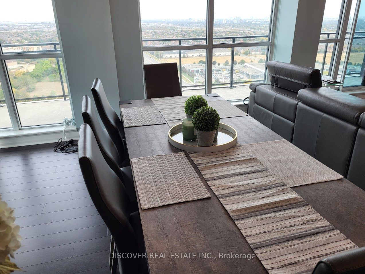 55 Eglinton Avenue W #2402
