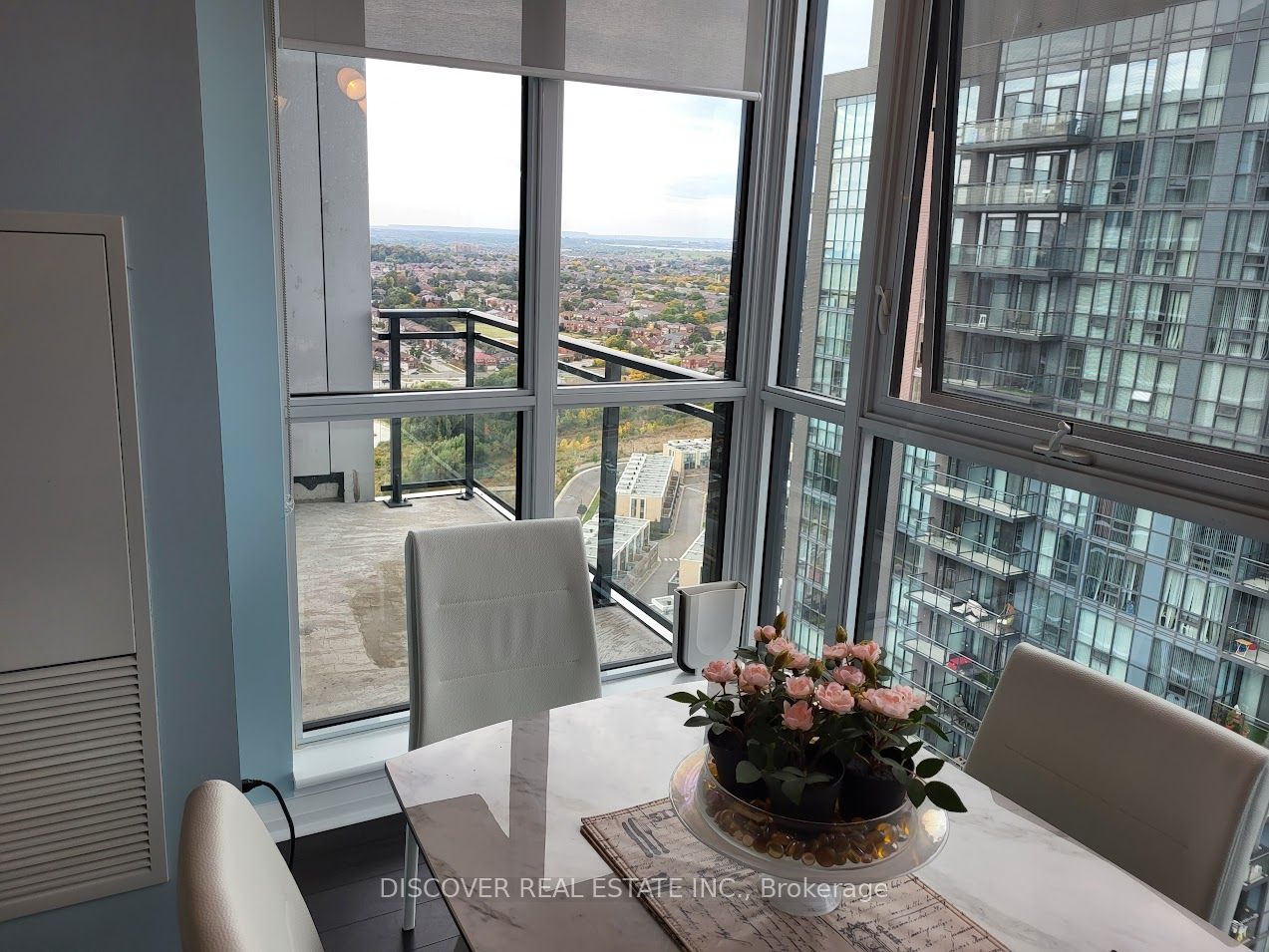 55 Eglinton Avenue W #2402