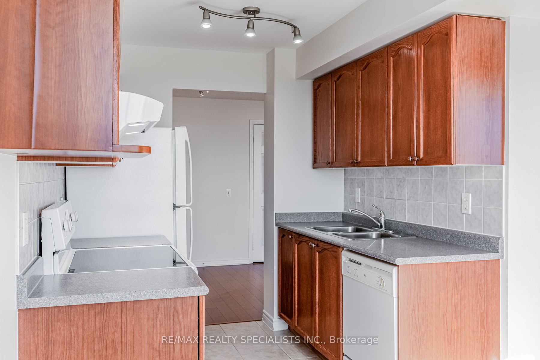 55 Strathaven Drive W #2011
