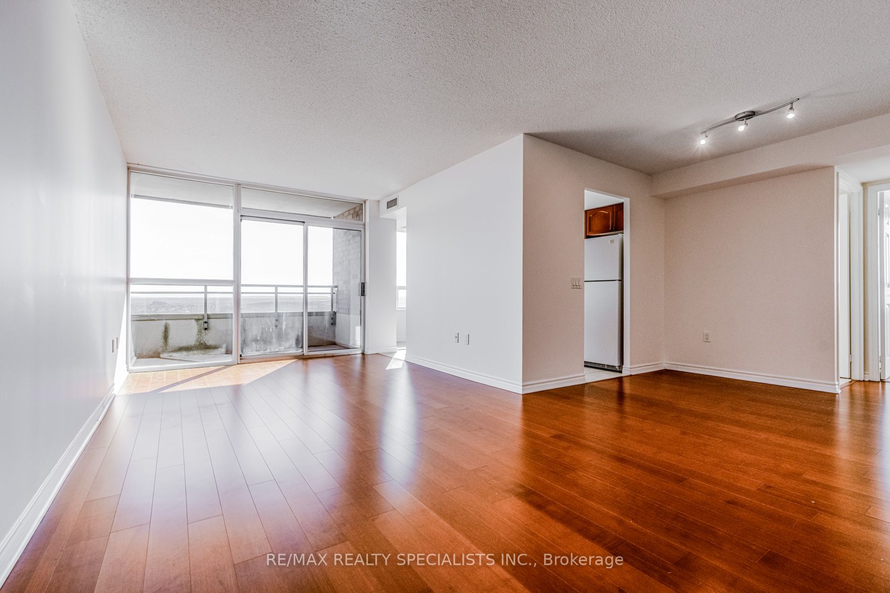 55 Strathaven Drive W #2011