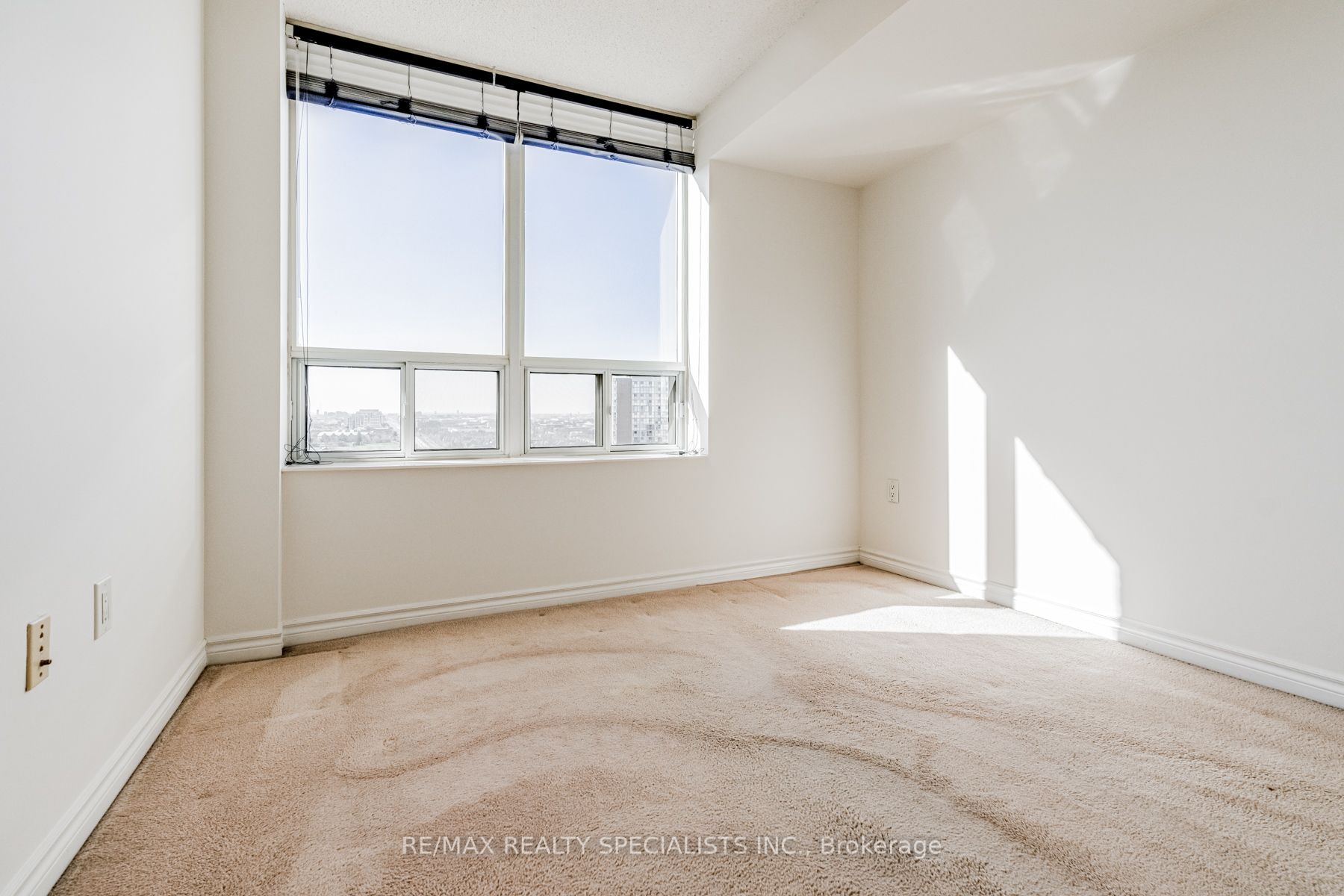 55 Strathaven Drive W #2011