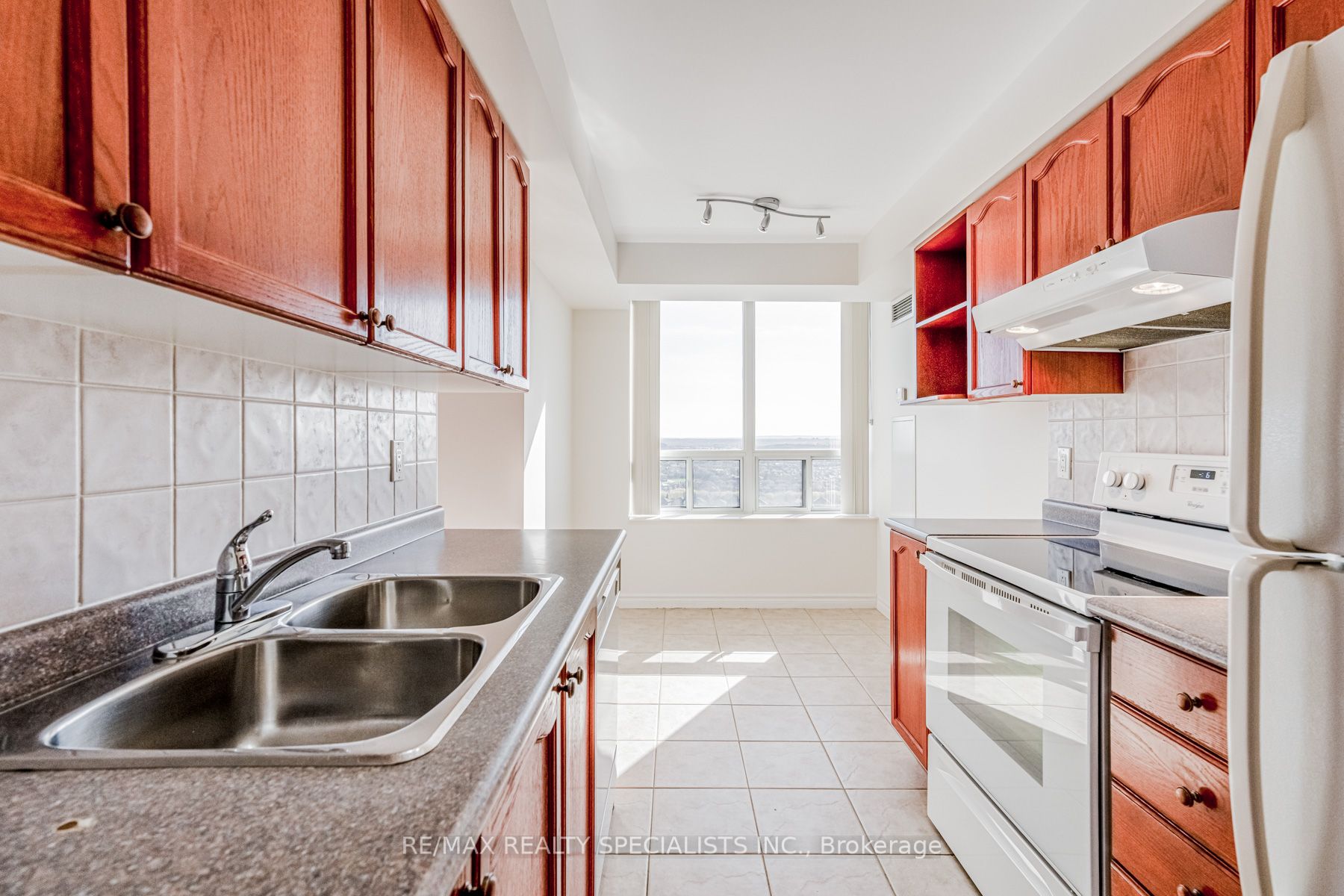 55 Strathaven Drive W #2011
