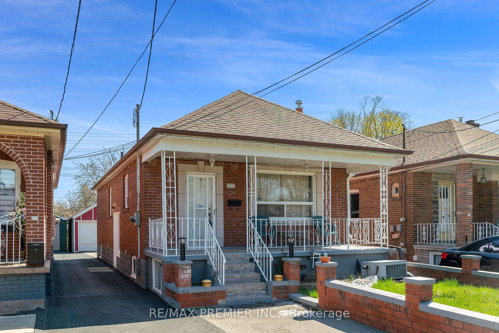 125 Foxwell St