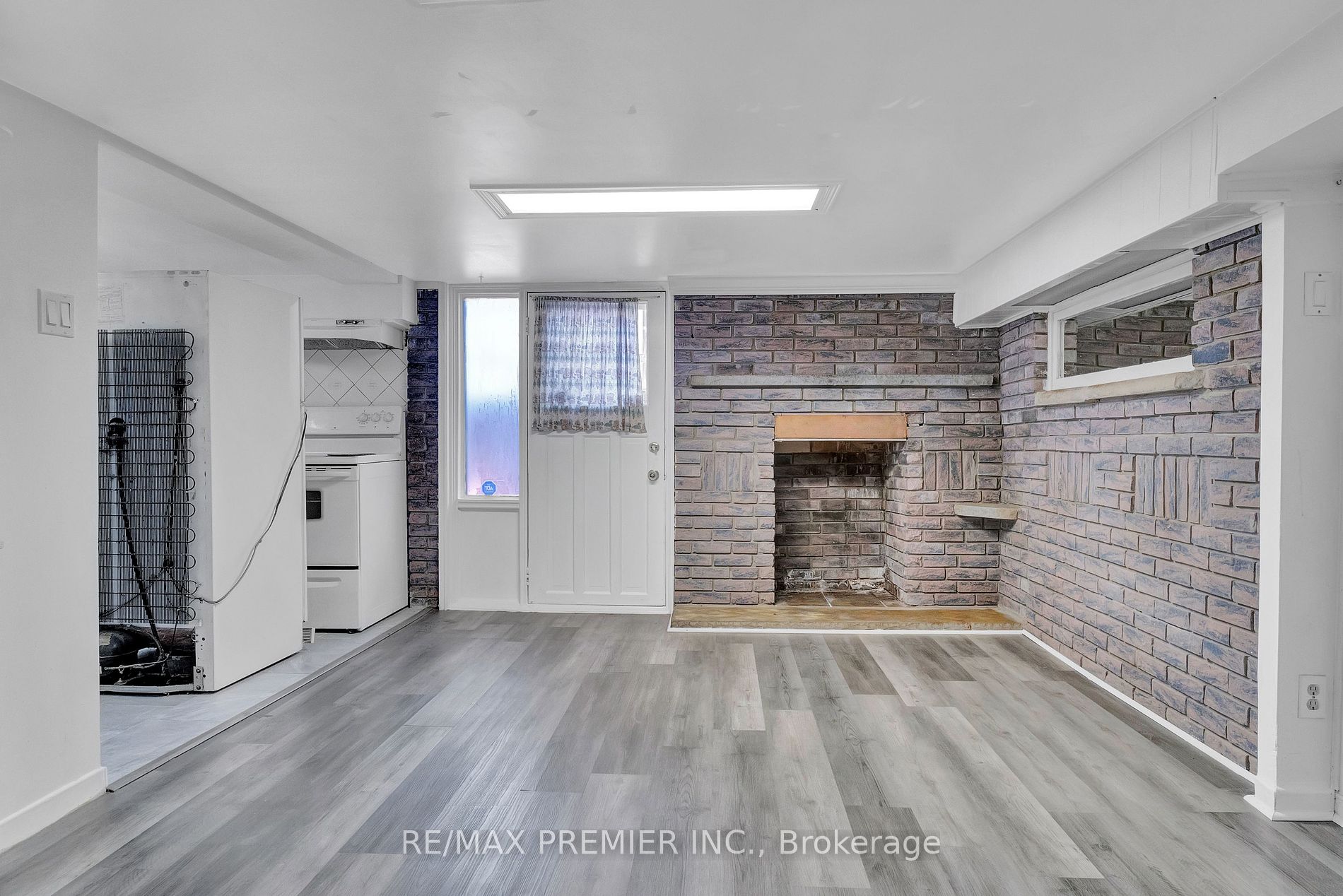 125 Foxwell St