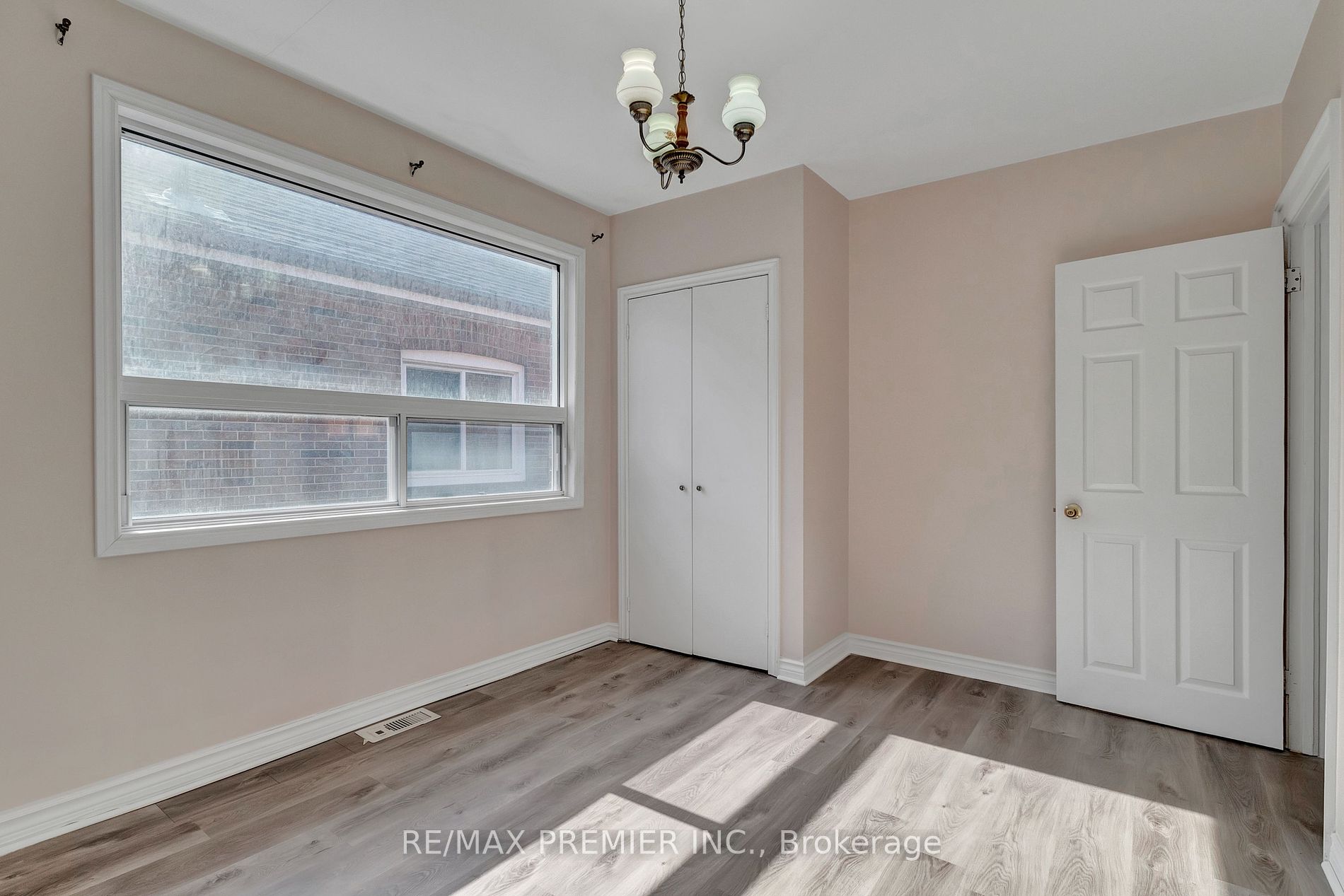 125 Foxwell St