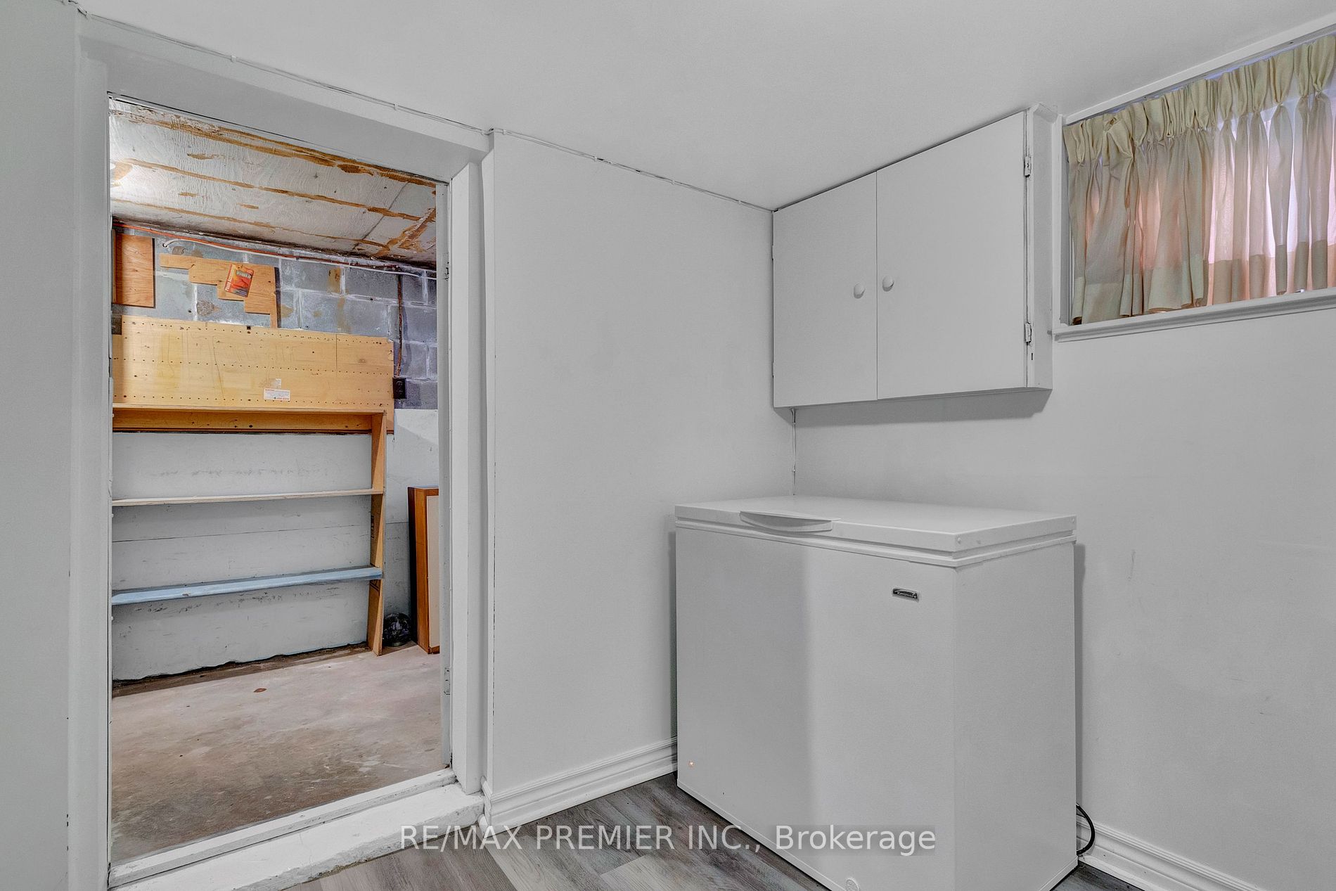 125 Foxwell St