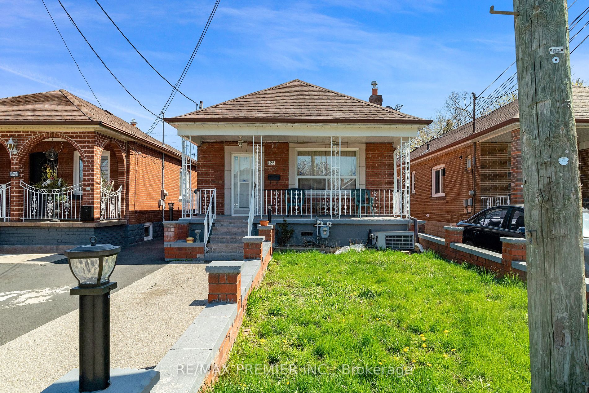 125 Foxwell St