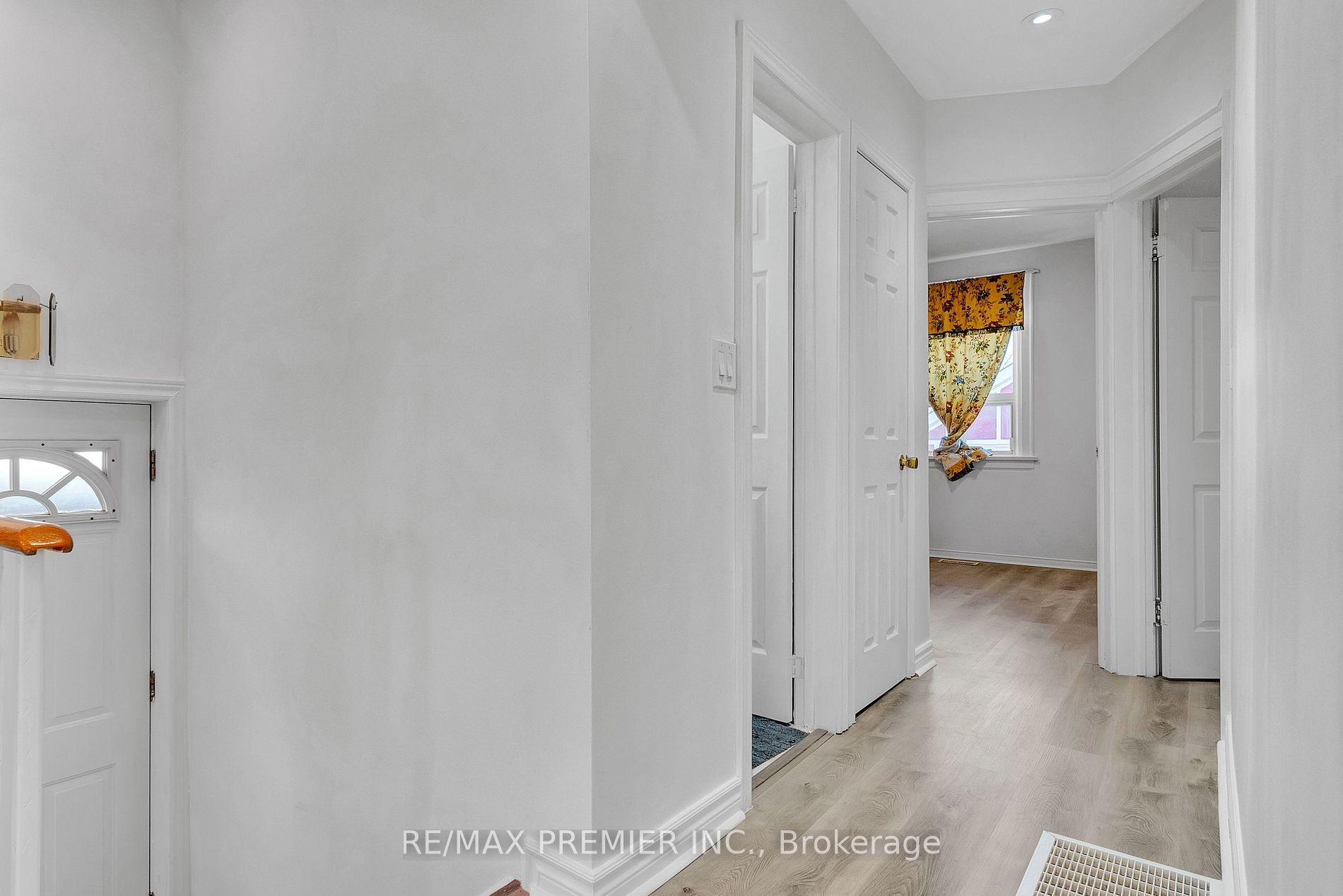 125 Foxwell St