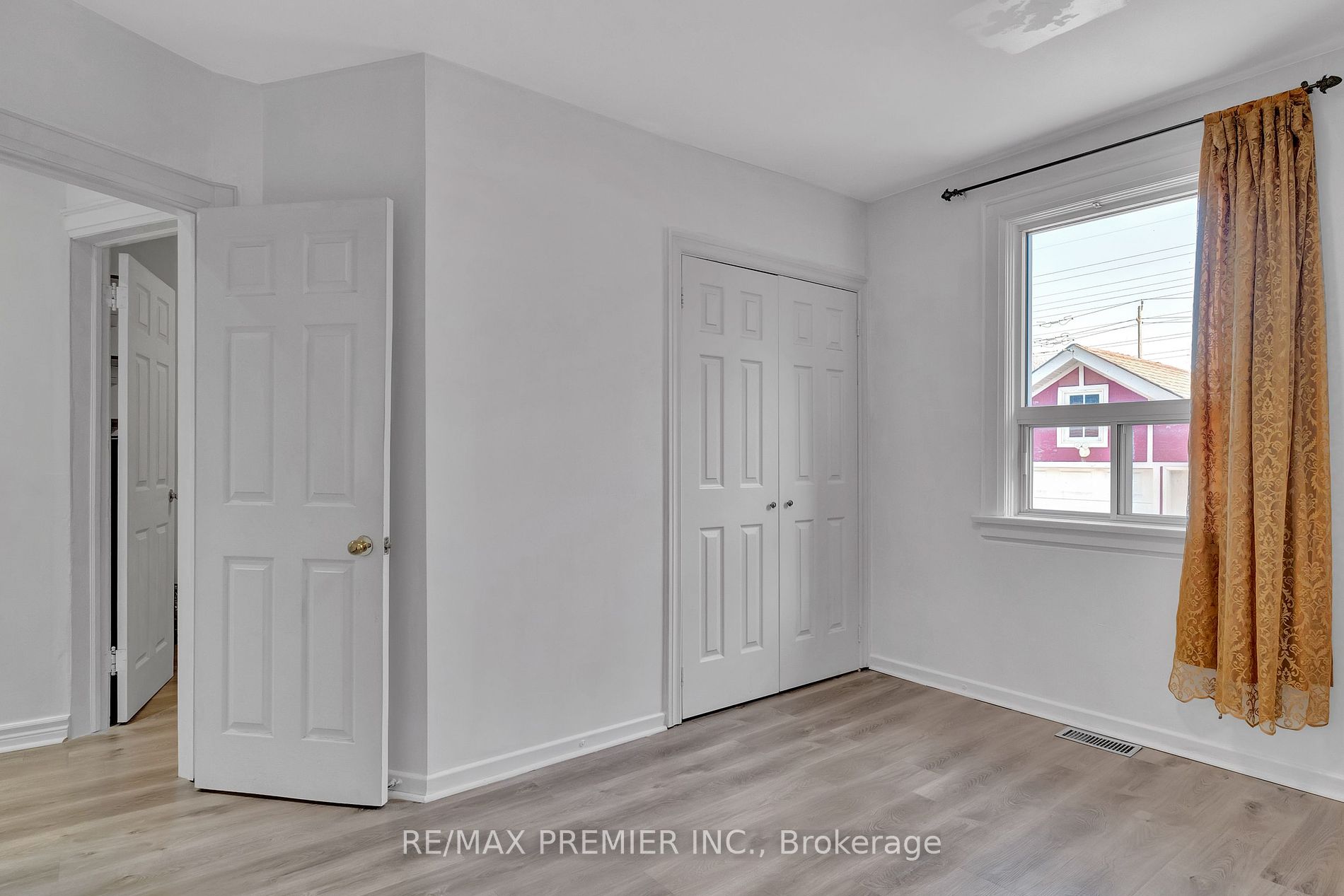 125 Foxwell St