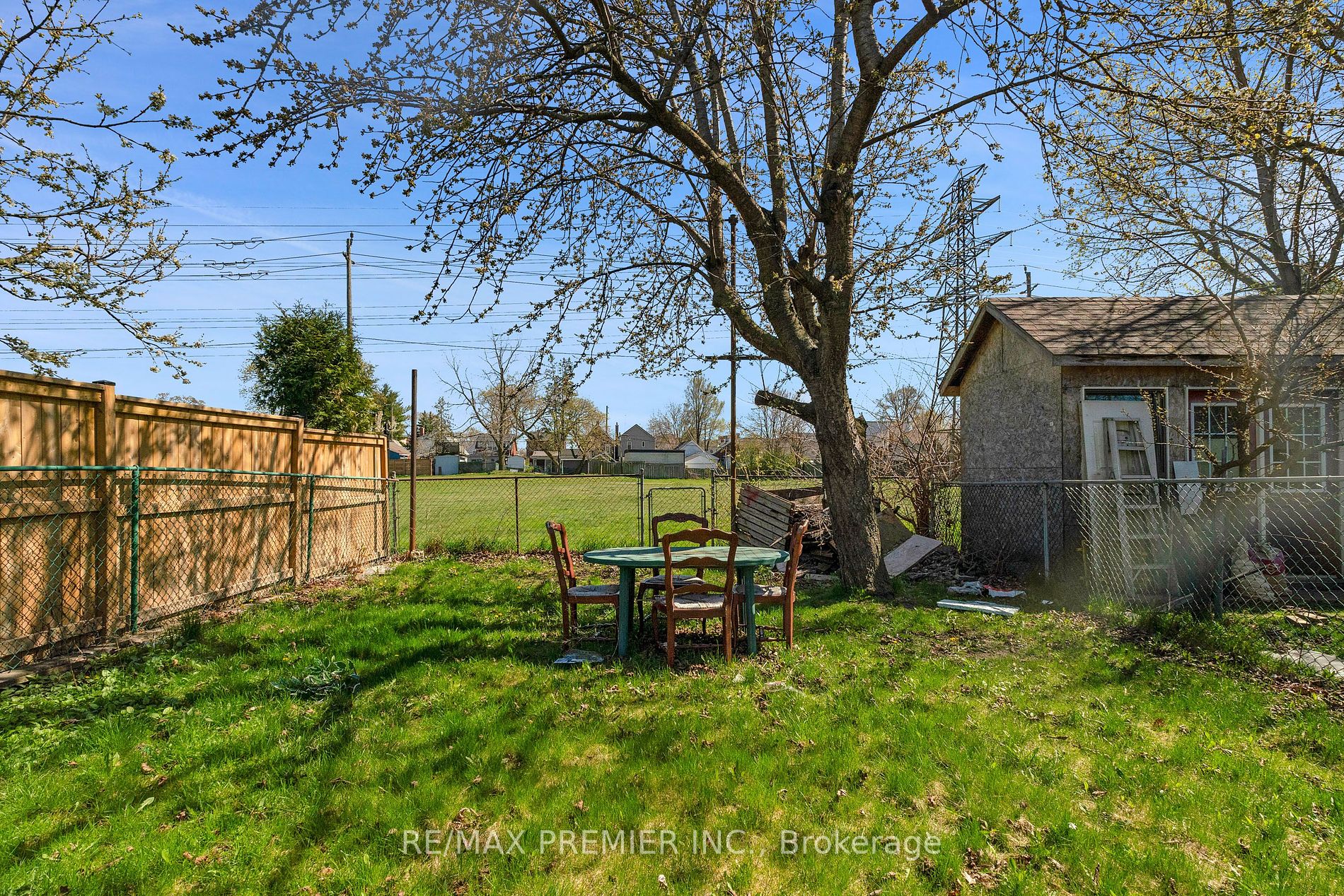 125 Foxwell St