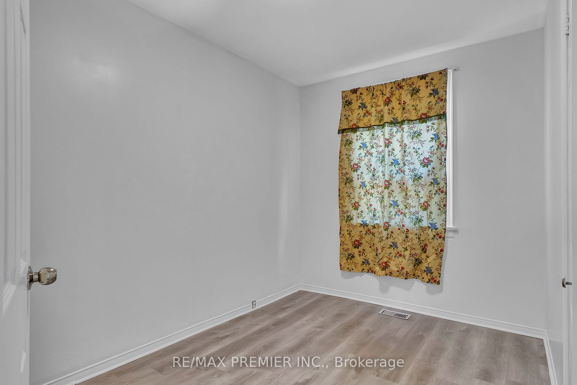 125 Foxwell St