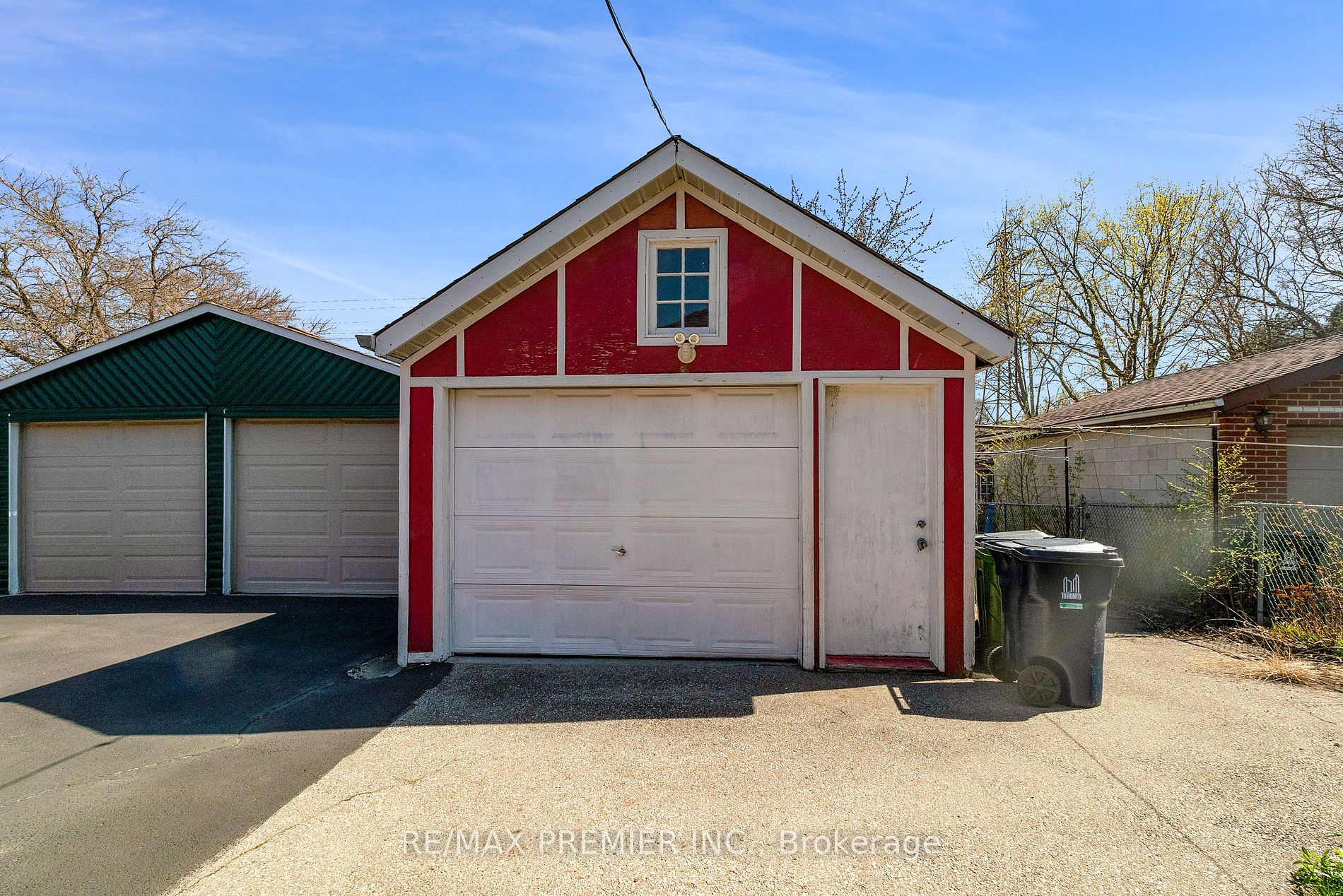 125 Foxwell St