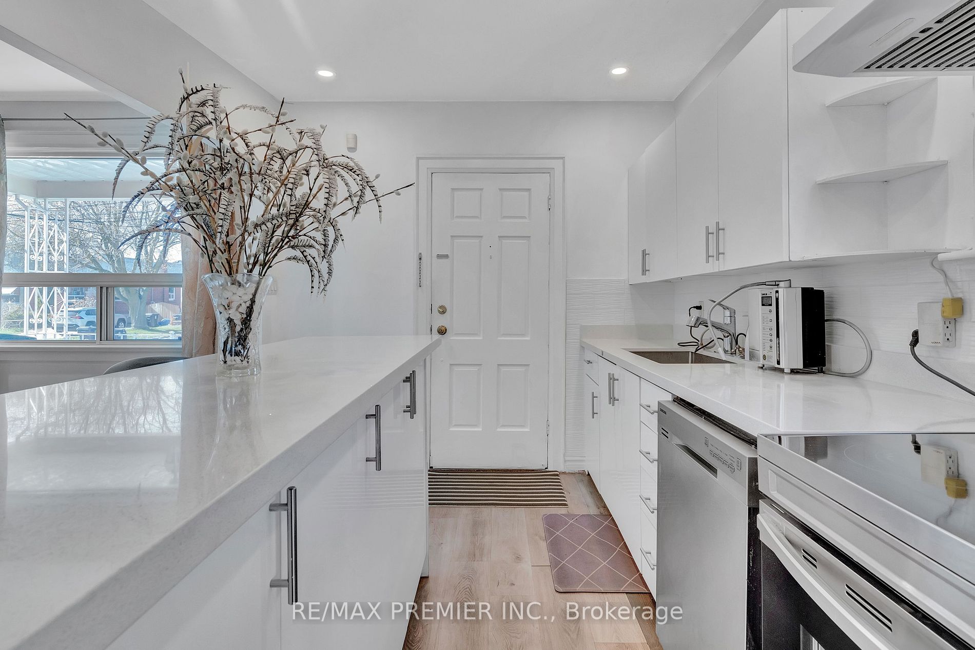 125 Foxwell St