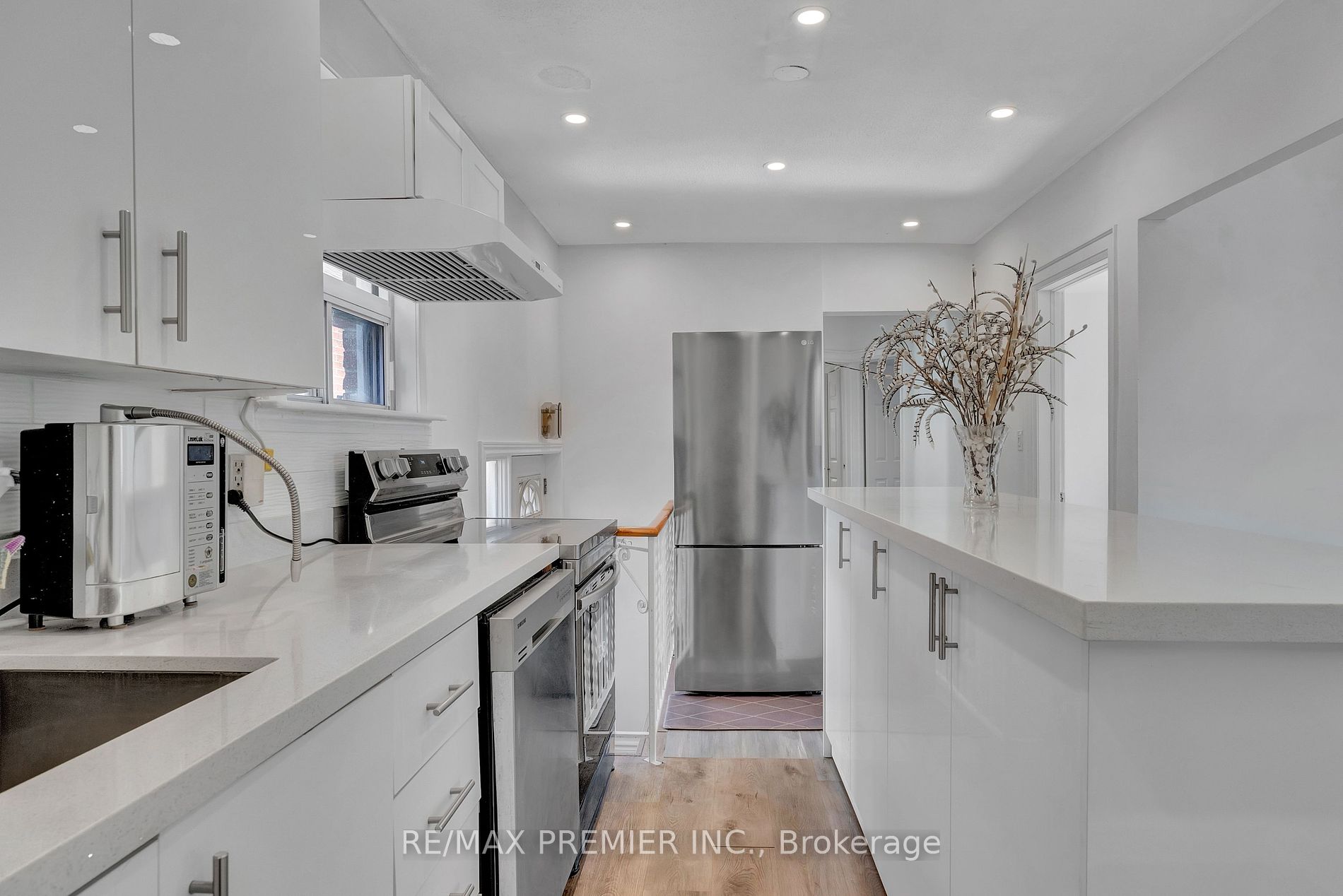125 Foxwell St
