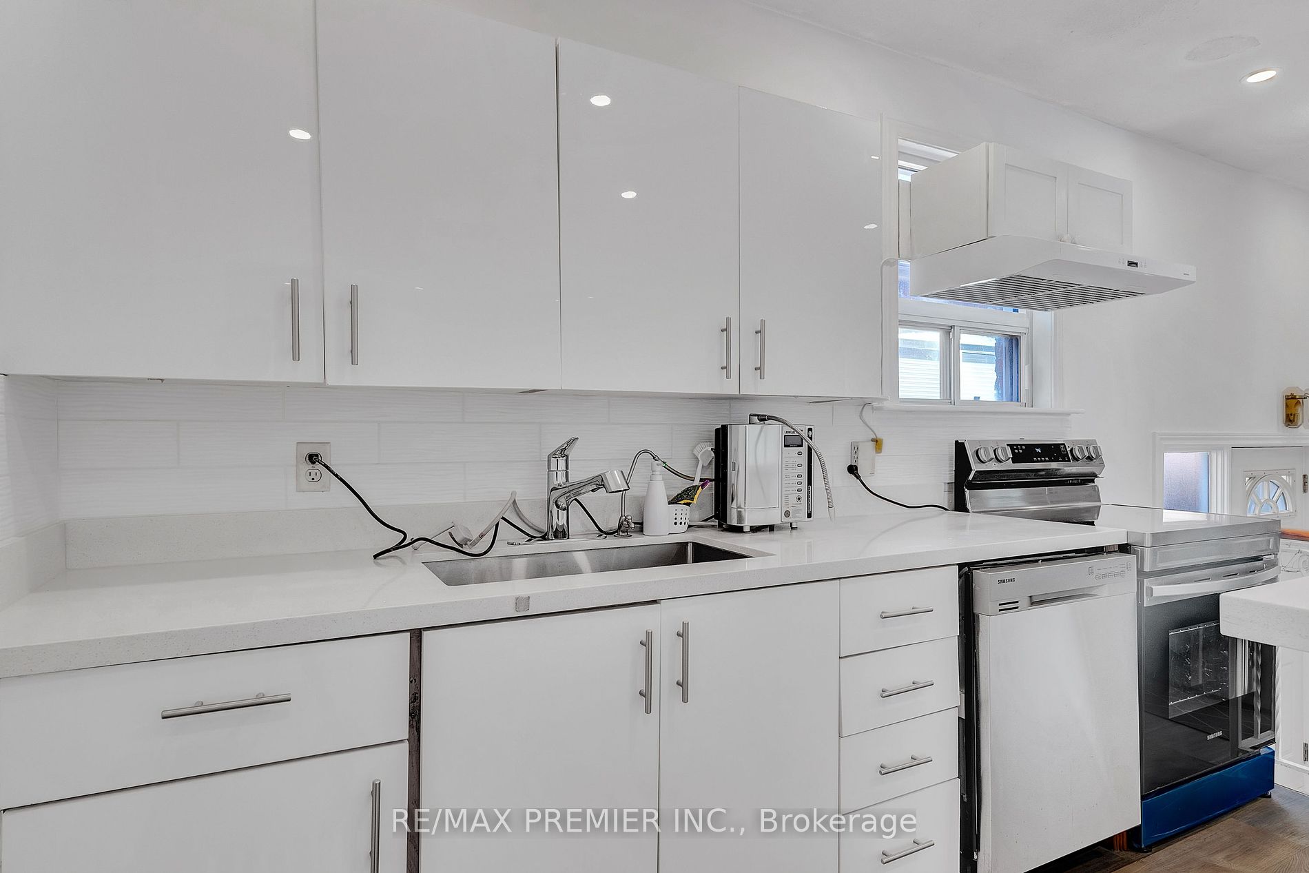 125 Foxwell St