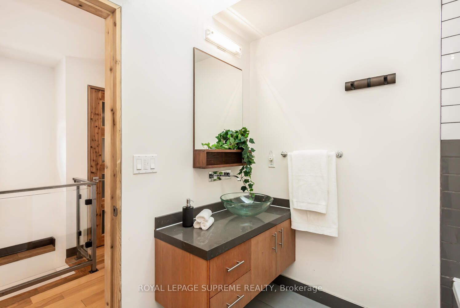 48 Greendale Ave