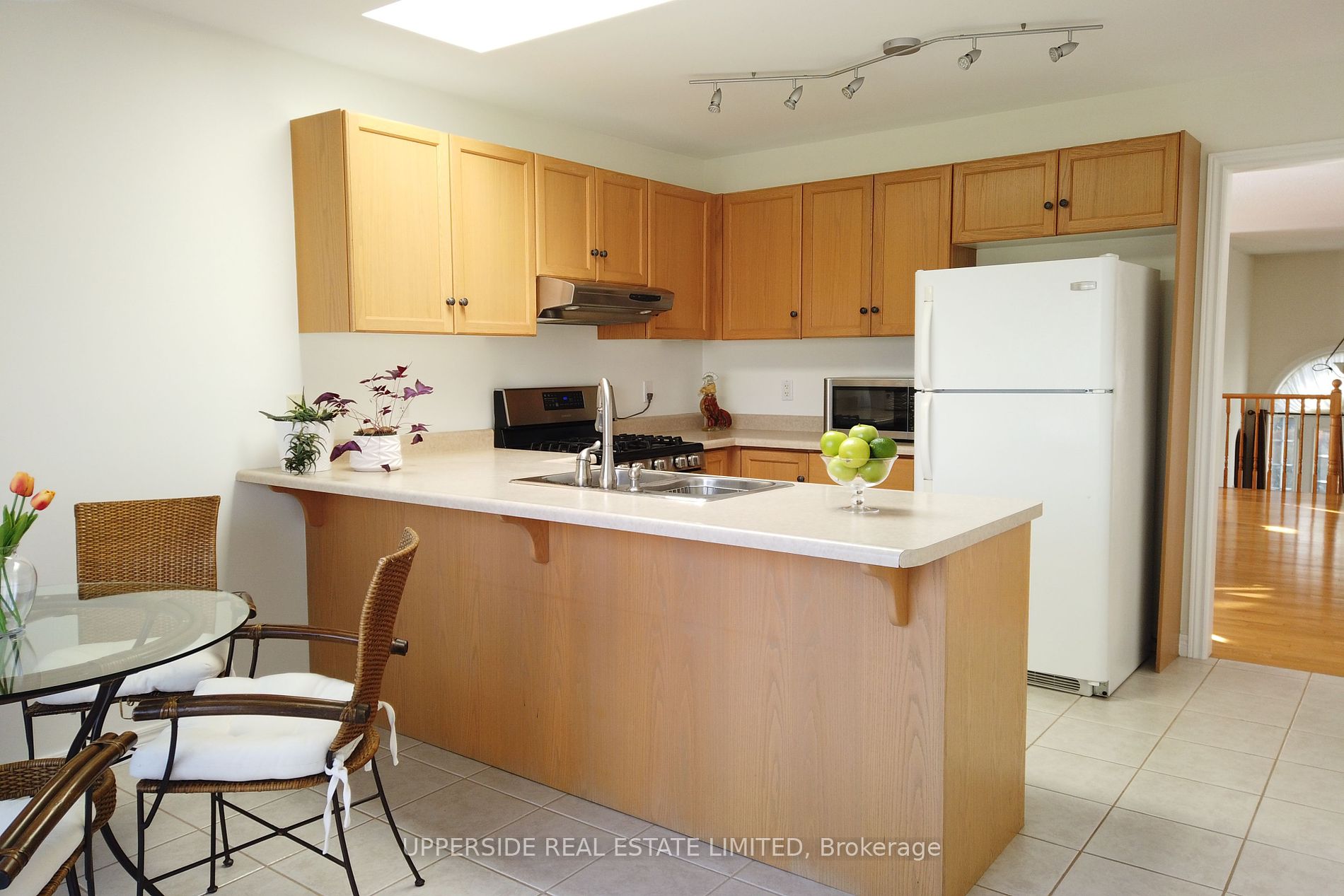 4 Kingsley Road S