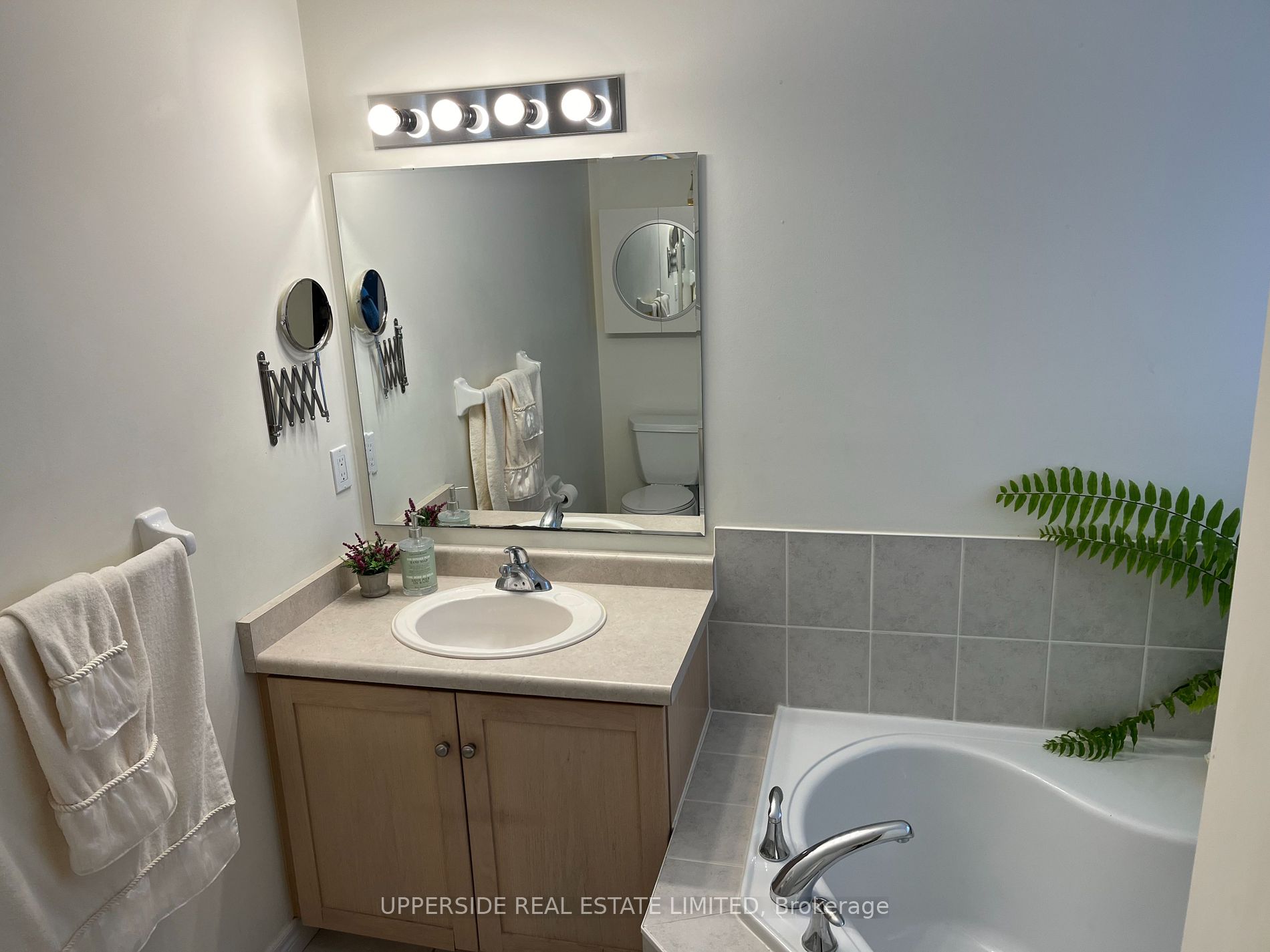4 Kingsley Road S