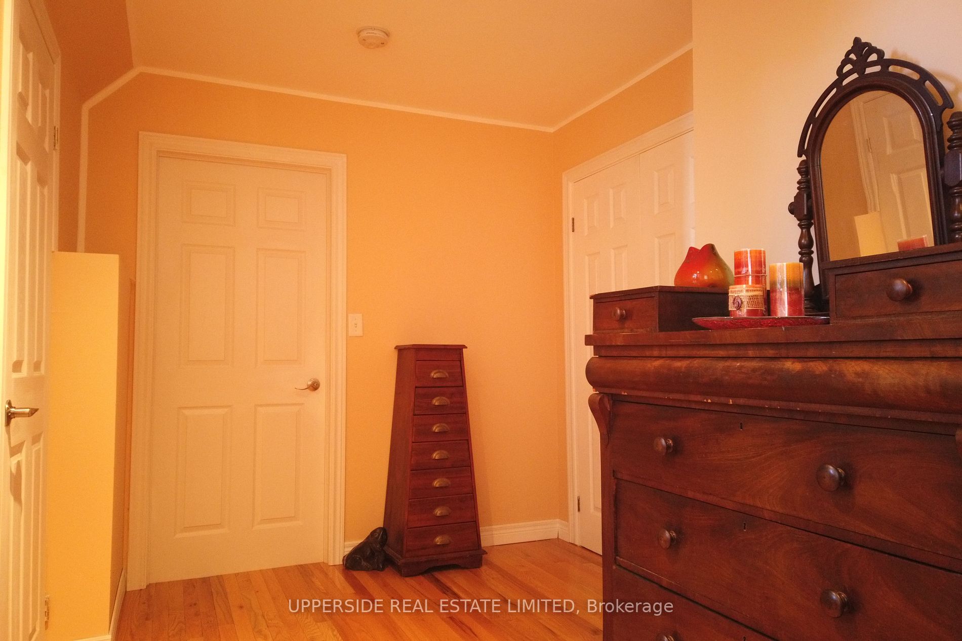 4 Kingsley Road S