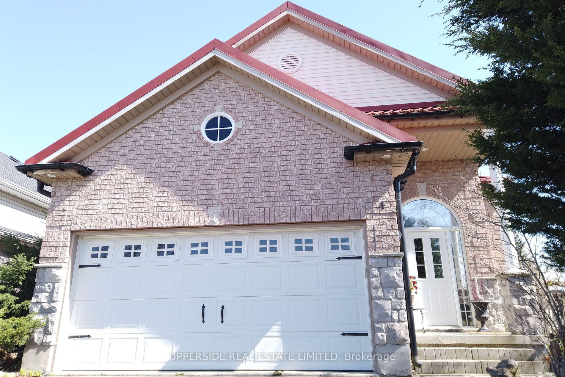4 Kingsley Road S