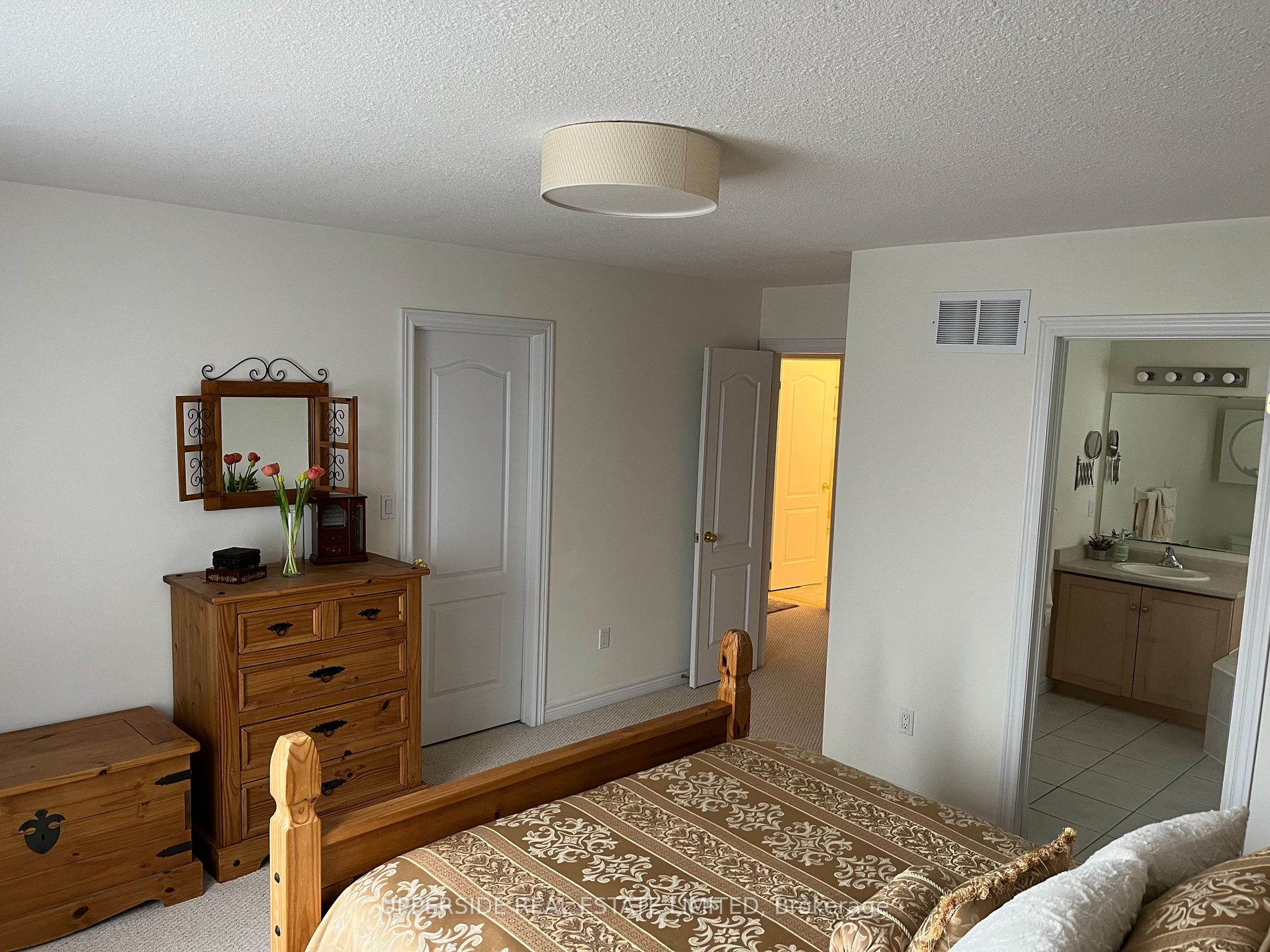 4 Kingsley Road S