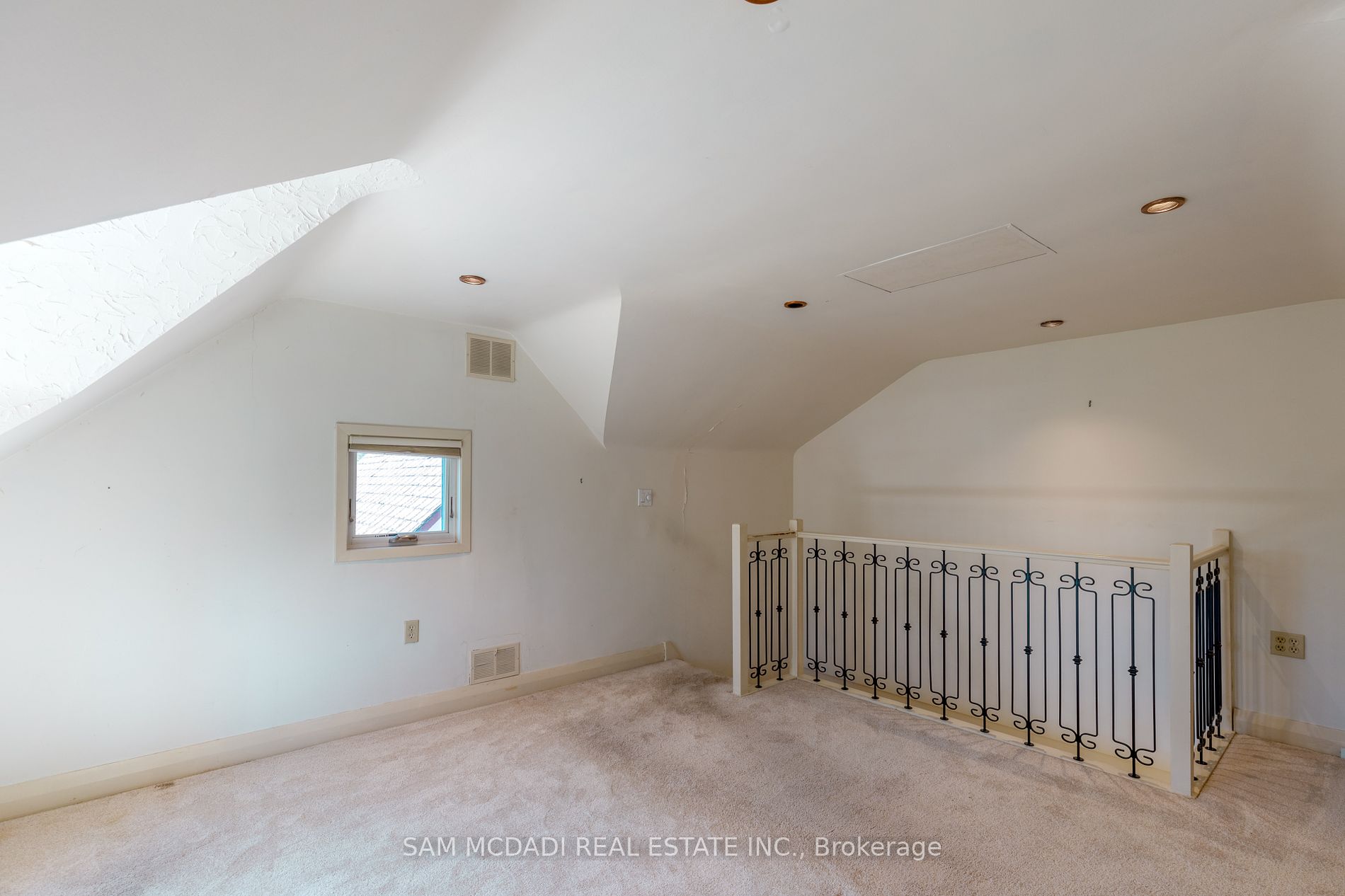 62 Maple Avenue S
